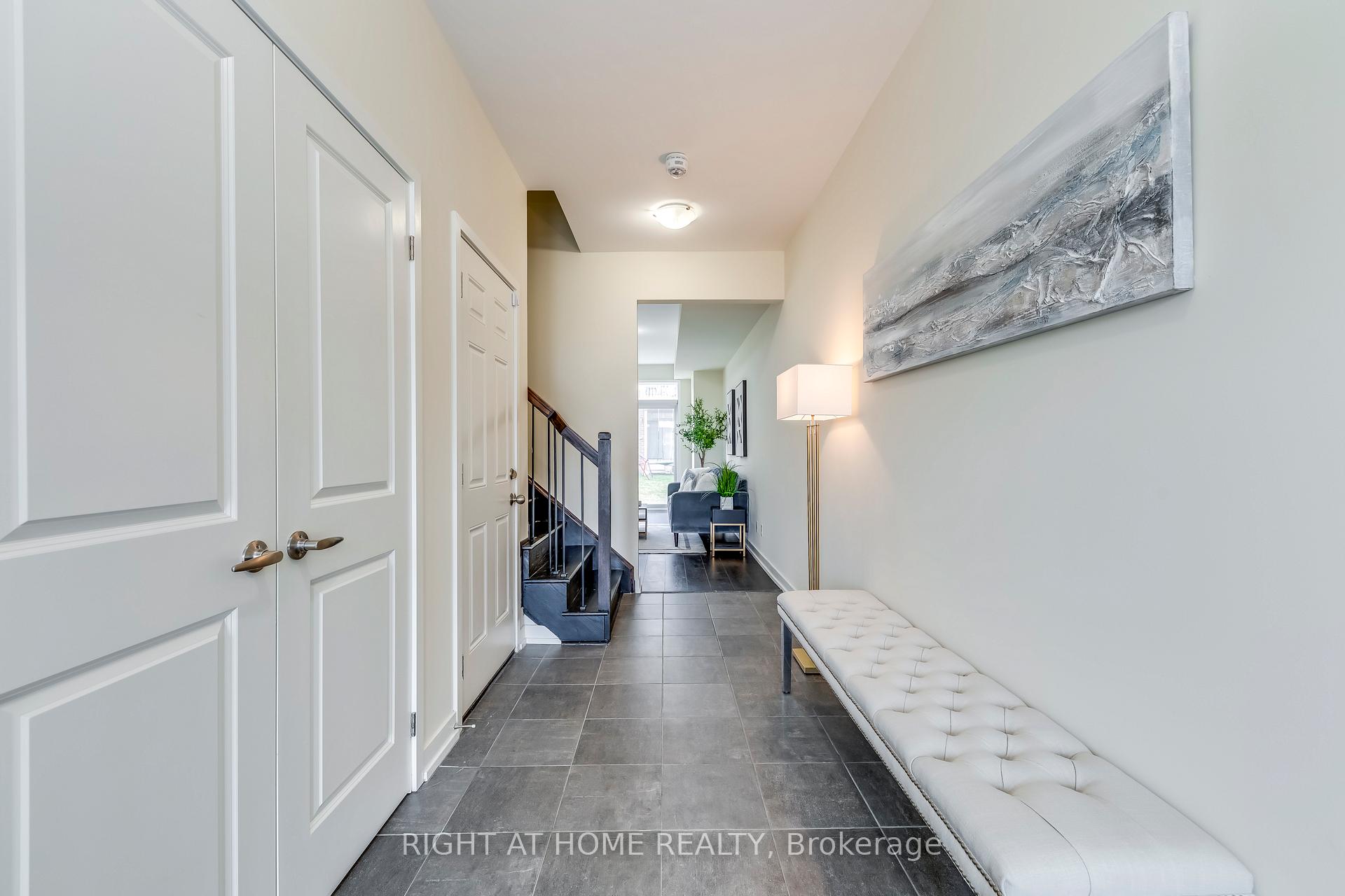 272 Squire Crescent, Oakville 2