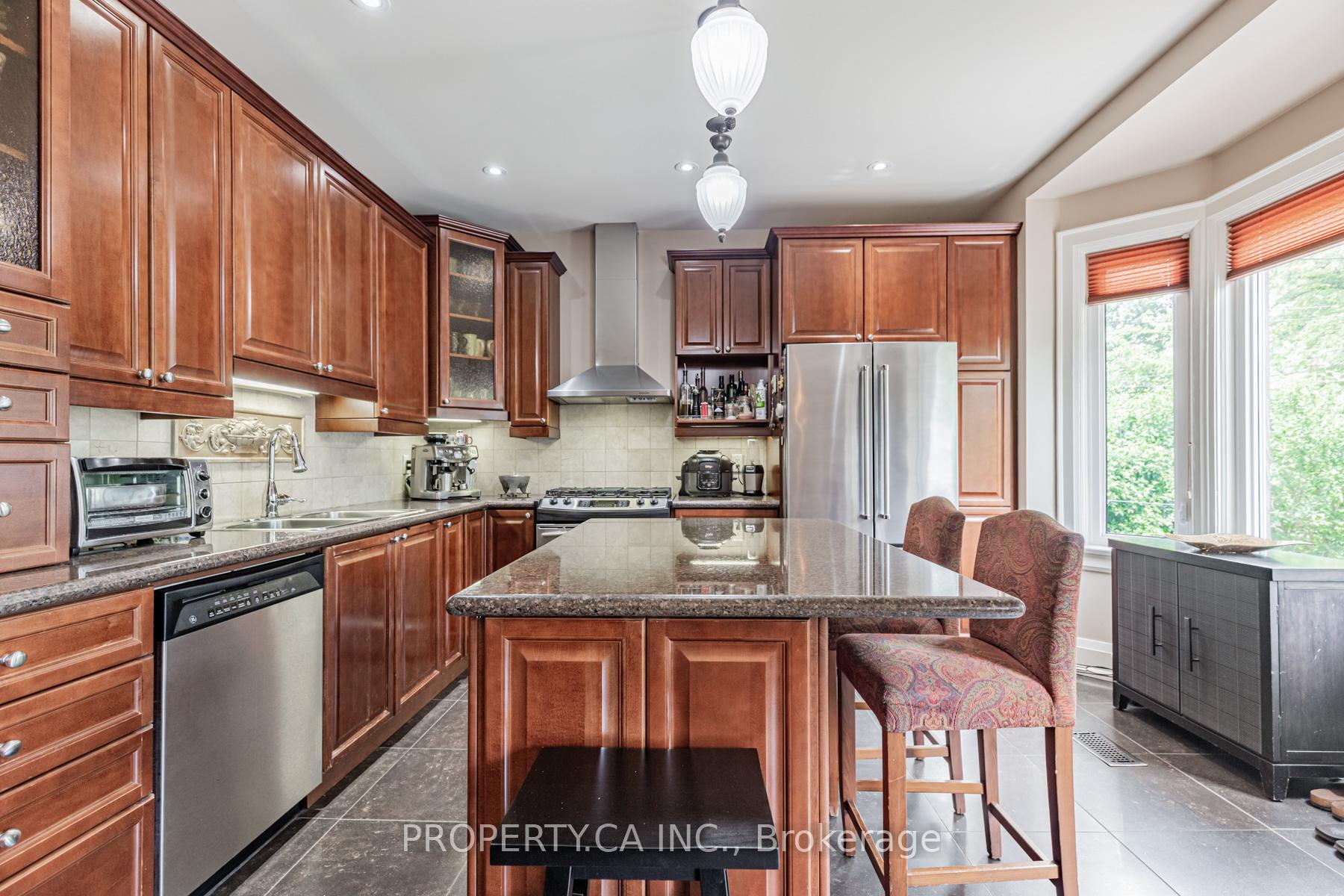 Upper - 131 Gillard Avenue, Toronto 5