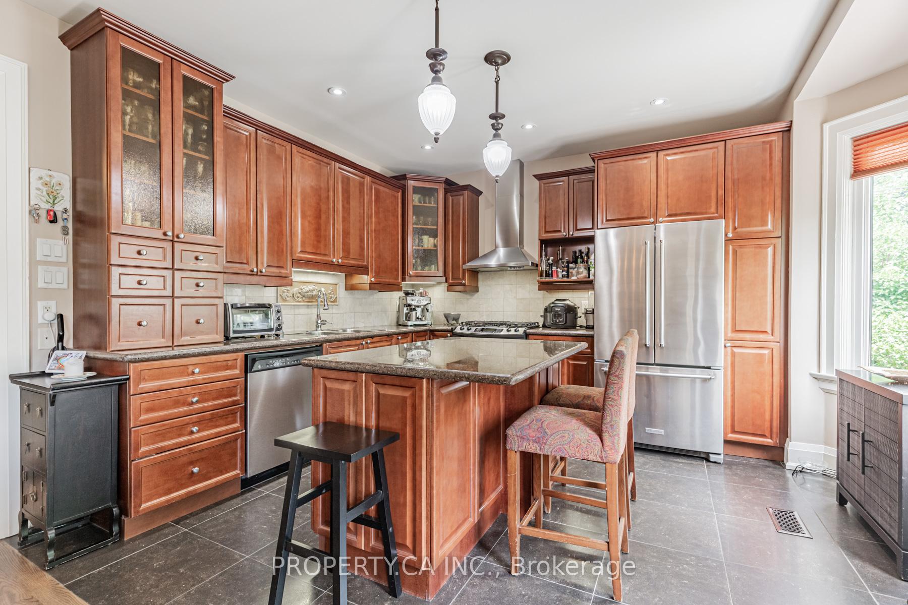 Upper - 131 Gillard Avenue, Toronto 4