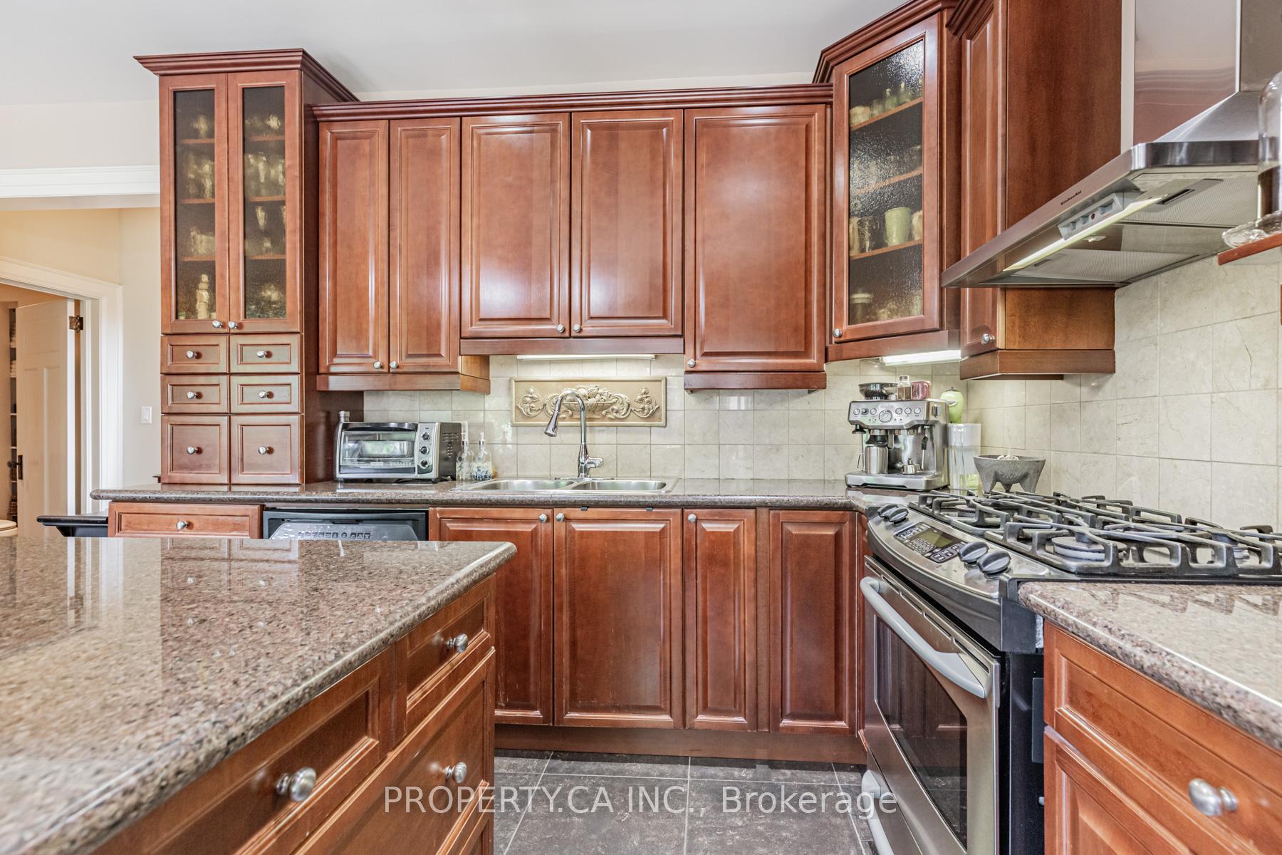 Upper - 131 Gillard Avenue, Toronto 3