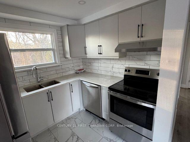 Upper Level - 31 Thorncrest Crescent, London South 5
