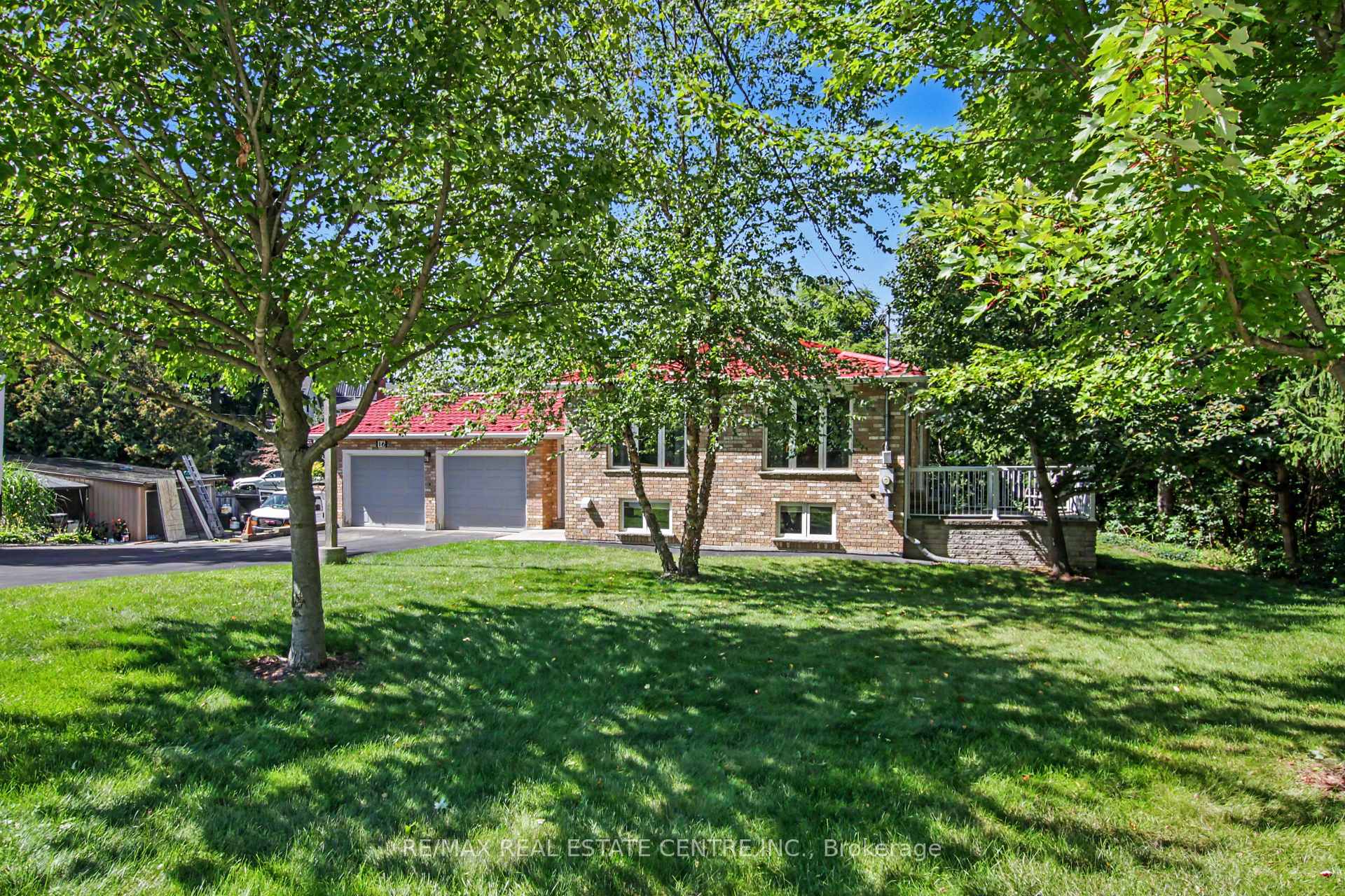 16 Main Street North Dumfries Ontario Canada Sale residential John Moniz RE/MAX Real Estate Centre Inc., Brokerage*