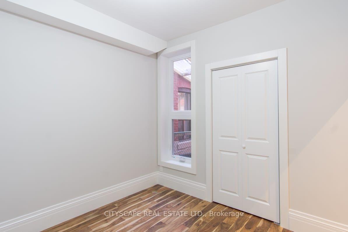 Main - 936 Dundas Street E, Toronto 3