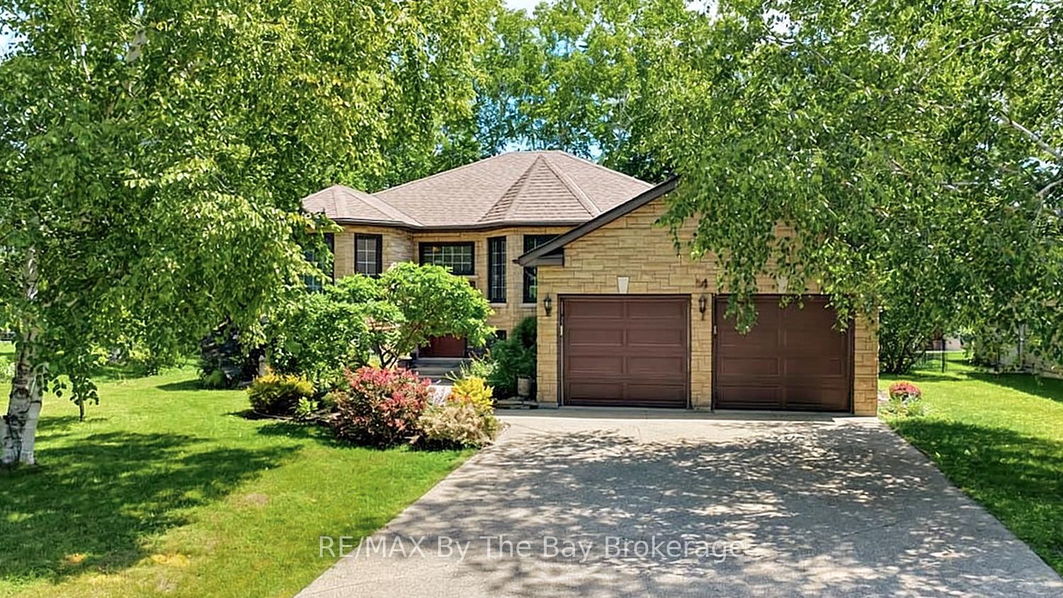 54 Fairway Crescent Wasaga Beach Ontario Canada Sale residential   The Picot Team - Chestnut Park Real Estate Brokerage
