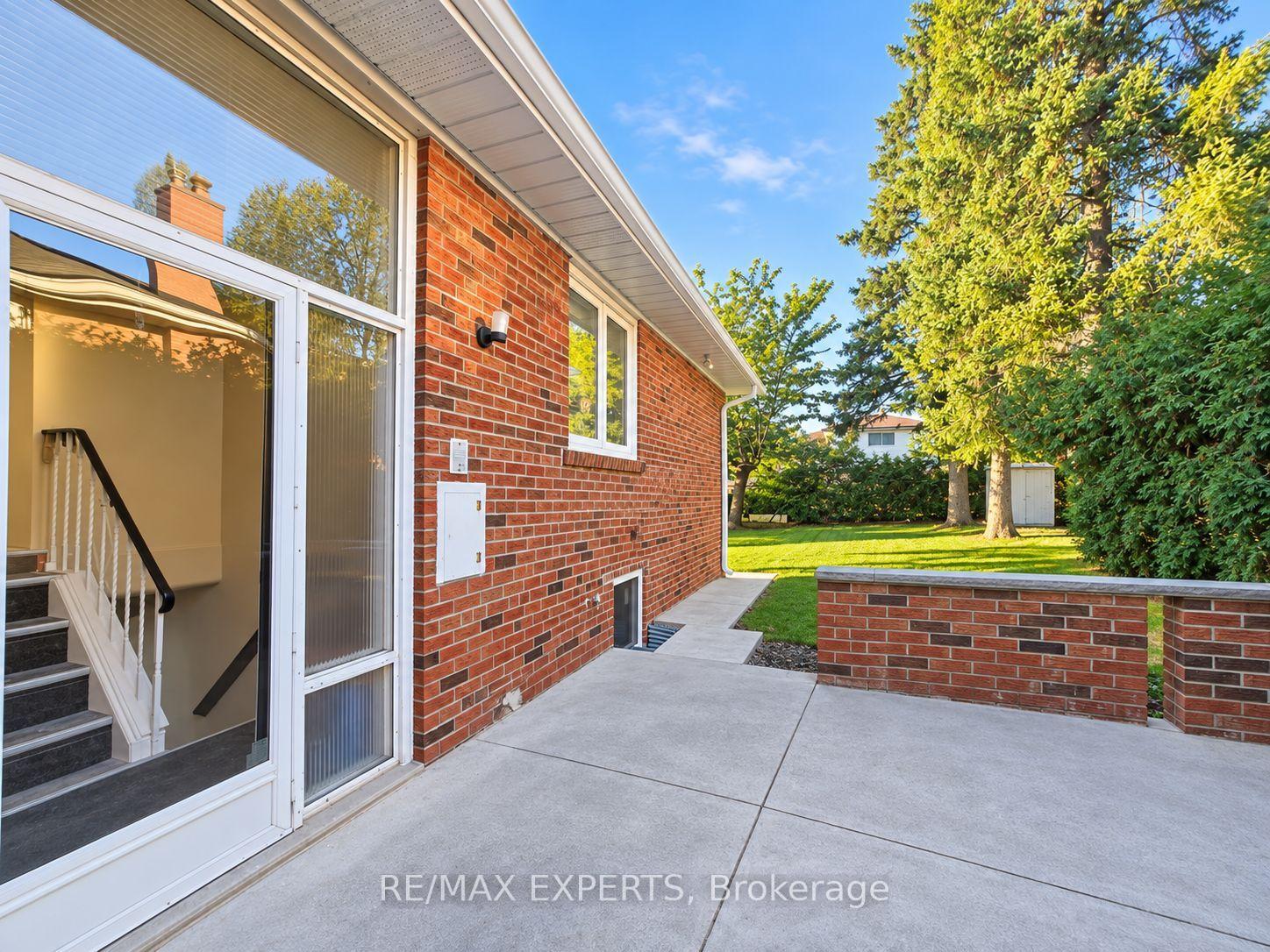 24 Roskell Crescent, Toronto 2