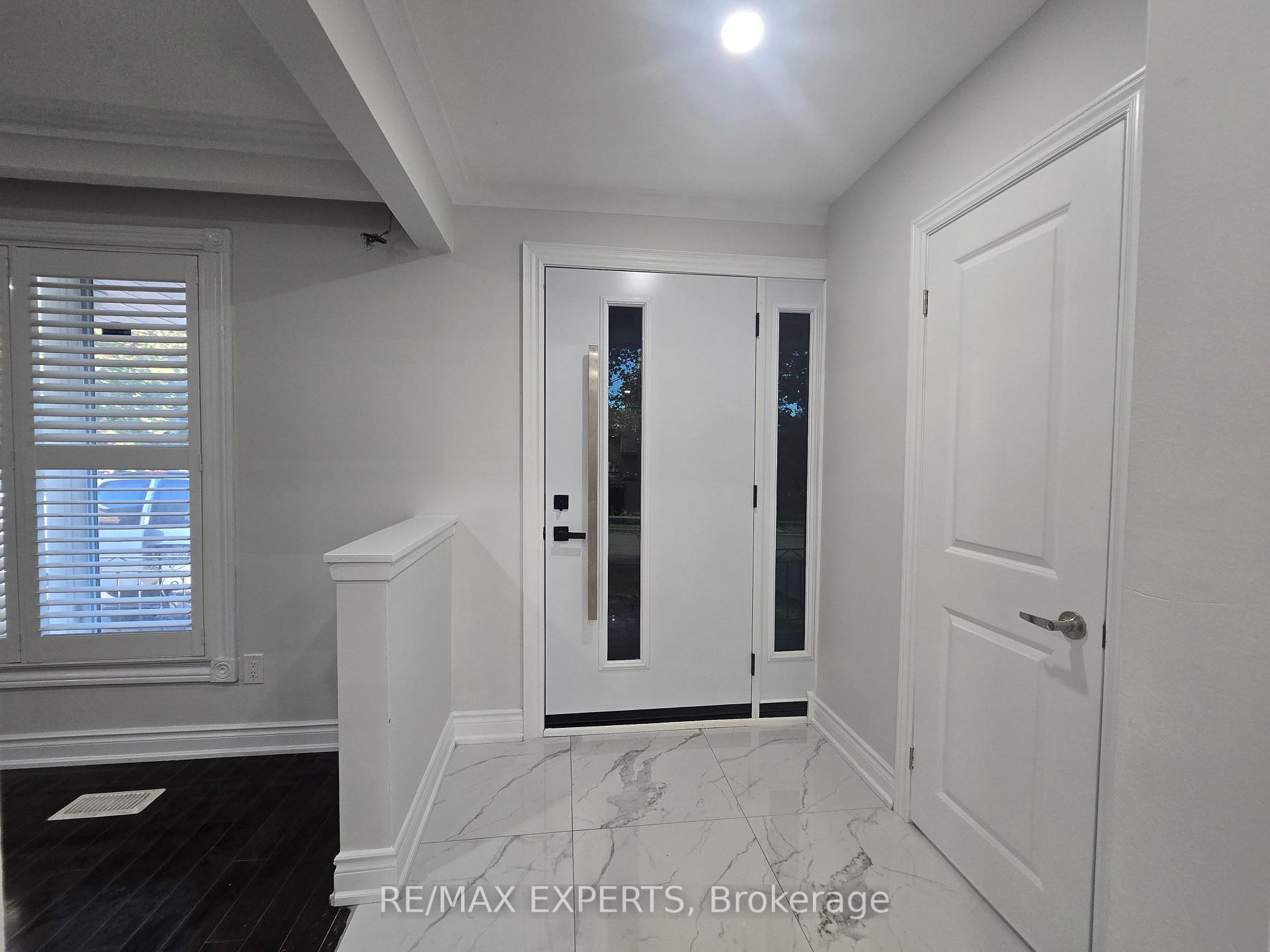 24 Roskell Crescent, Toronto 3