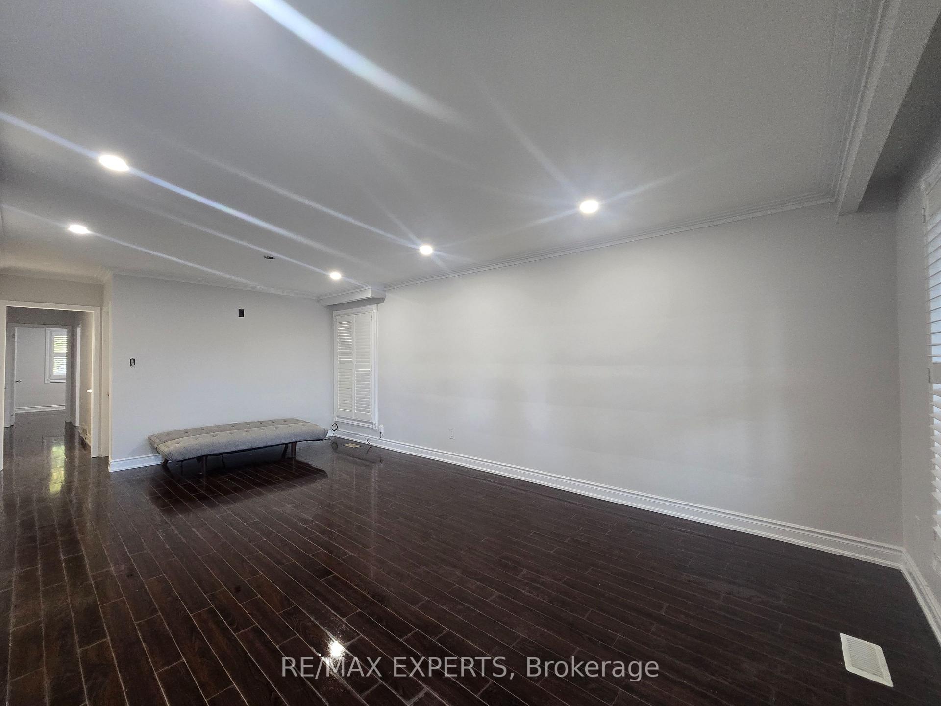 24 Roskell Crescent, Toronto 5