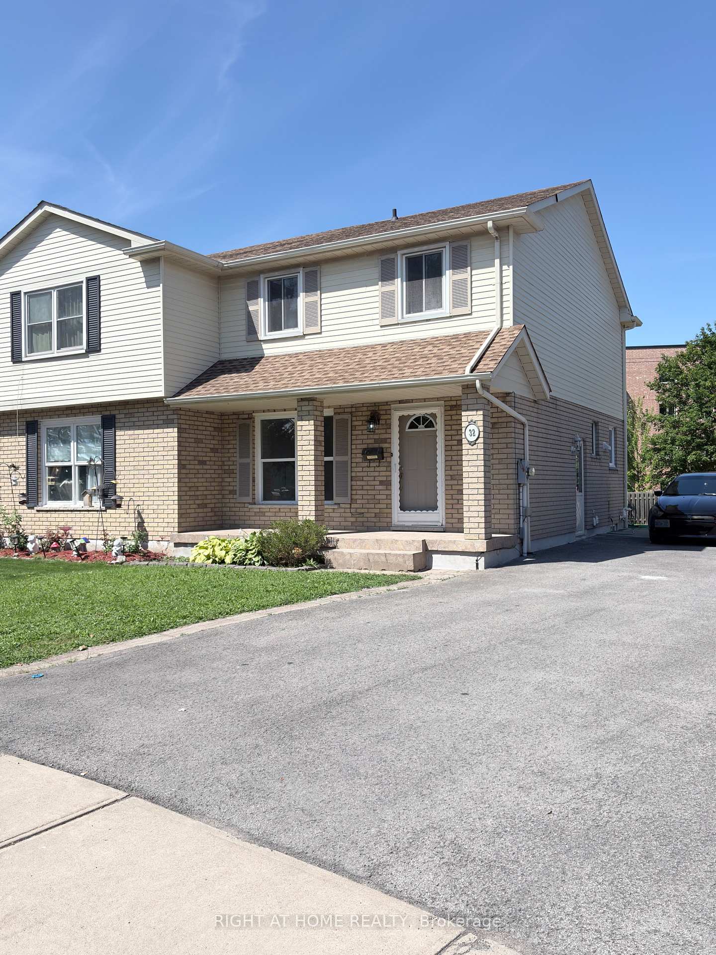 Main Floor - 32 VINTAGE Crescent, St. Catharines 2