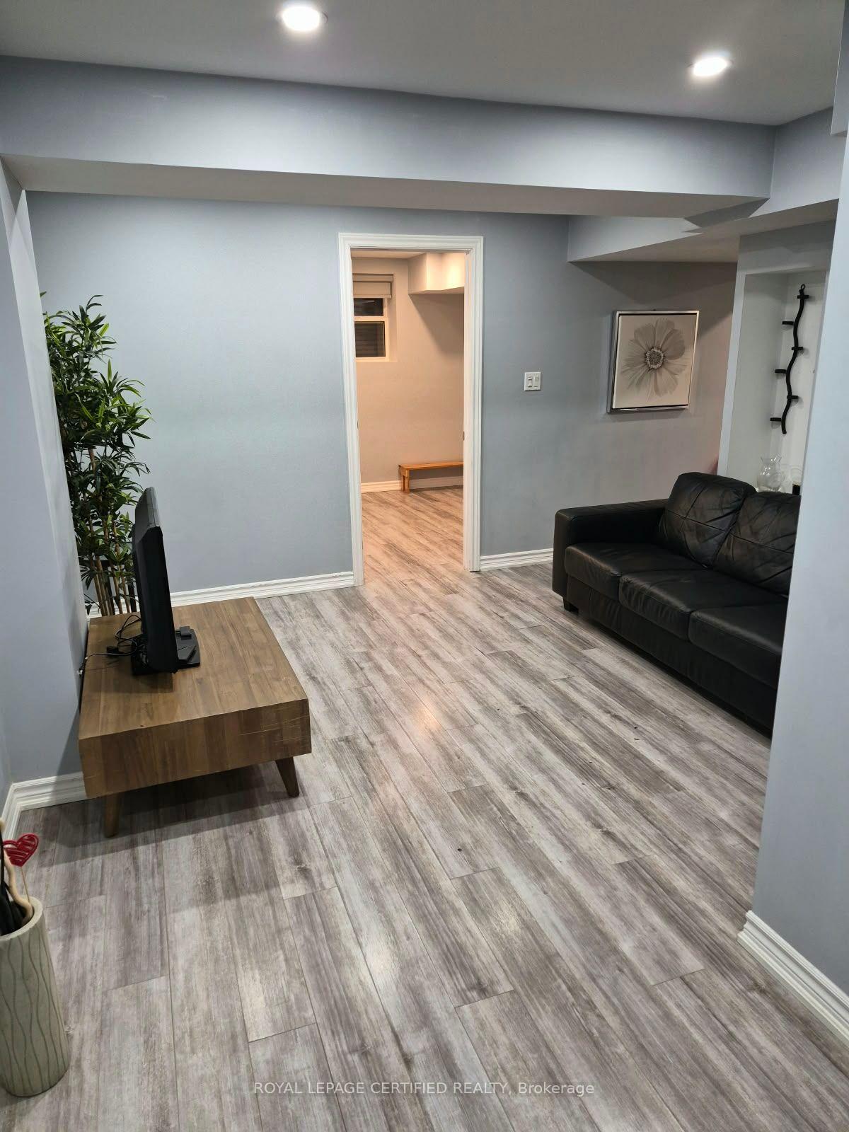 Lower - 1573 Eglinton Avenue W, Mississauga 2