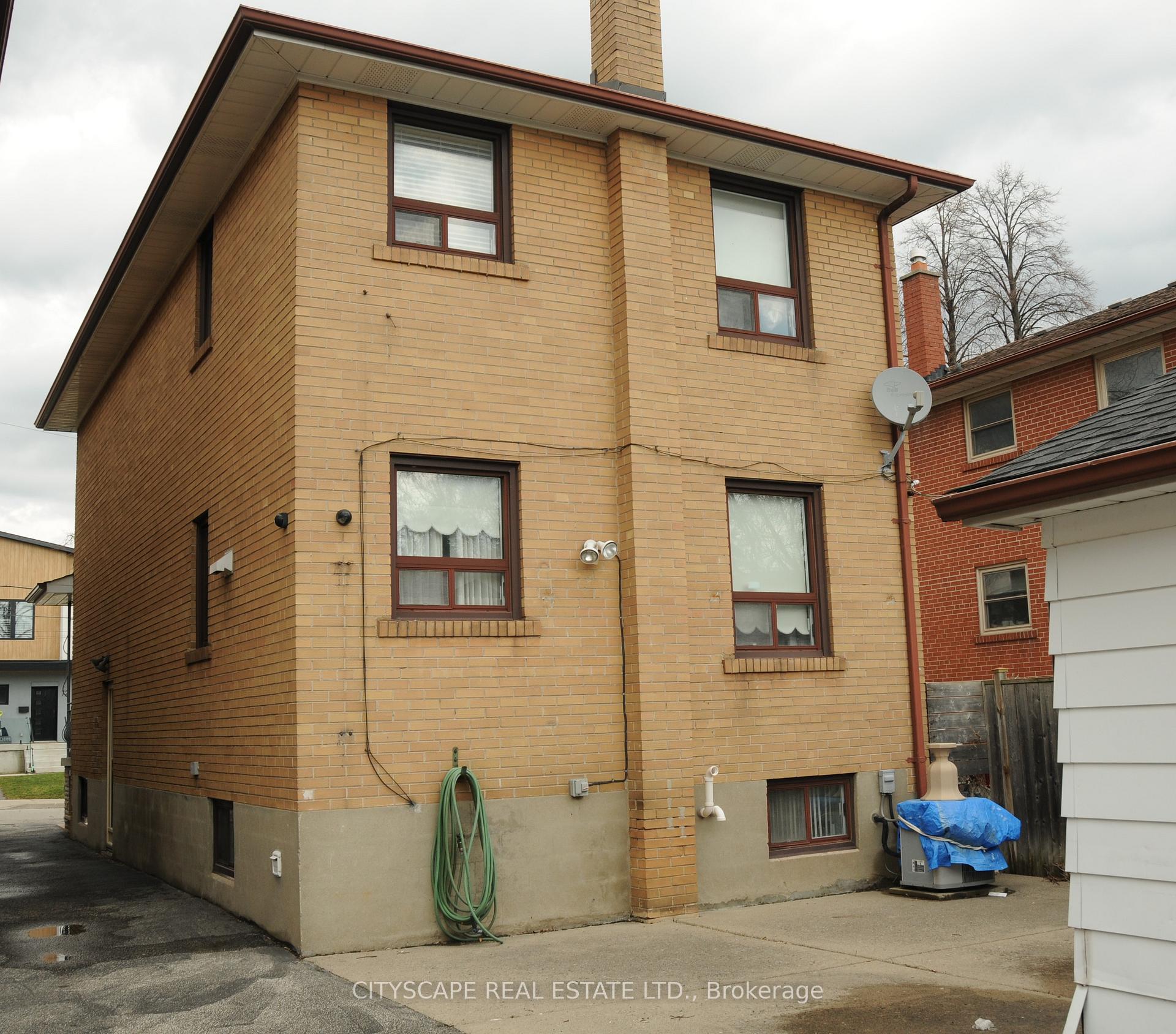 Upper floor - 49 Algoma Street, Toronto 3