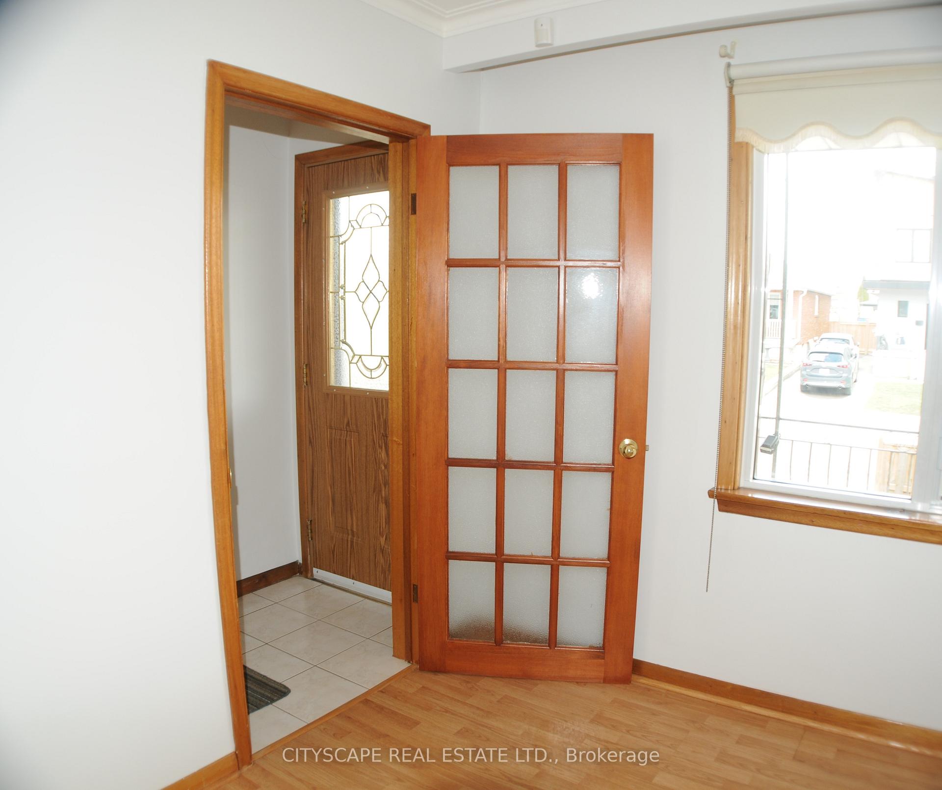 Upper floor - 49 Algoma Street, Toronto 5