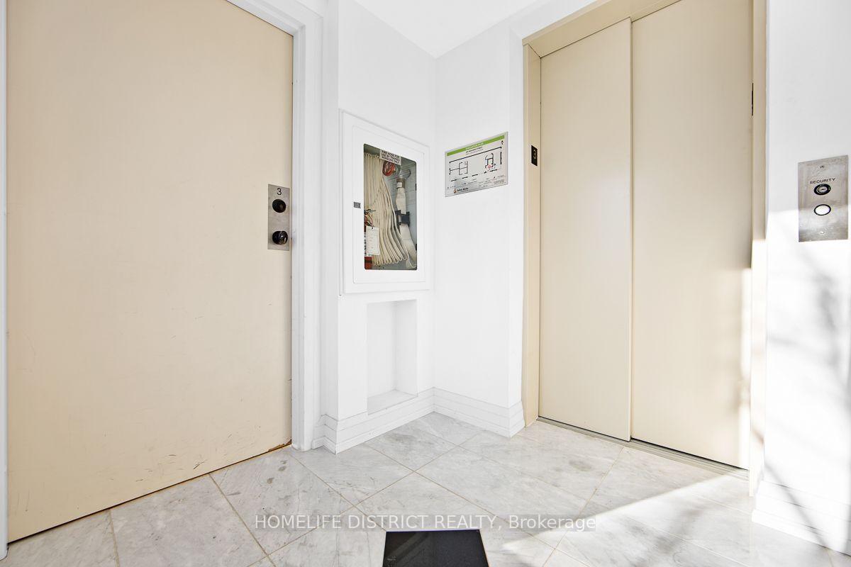 200 - 243 Niagara Street, Toronto 3