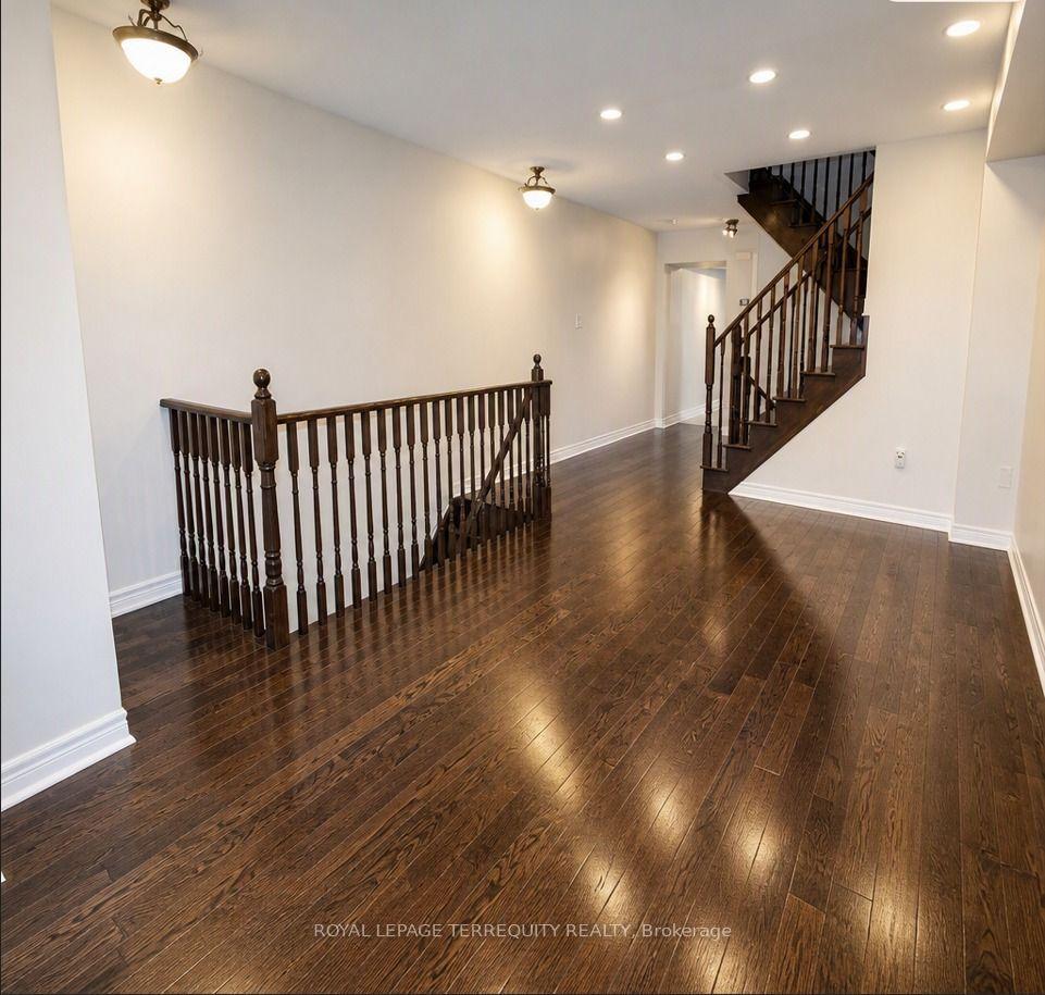 Upper - 19 De Jong Street, Toronto 4