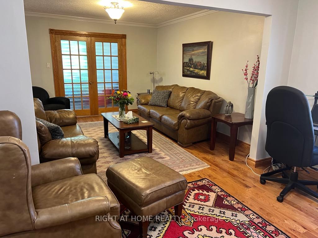 Main Floor - 15 Lynnhaven Road, Toronto 3