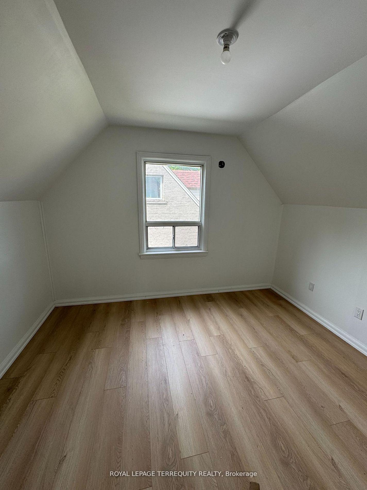 191 Finch Avenue W, Toronto 4