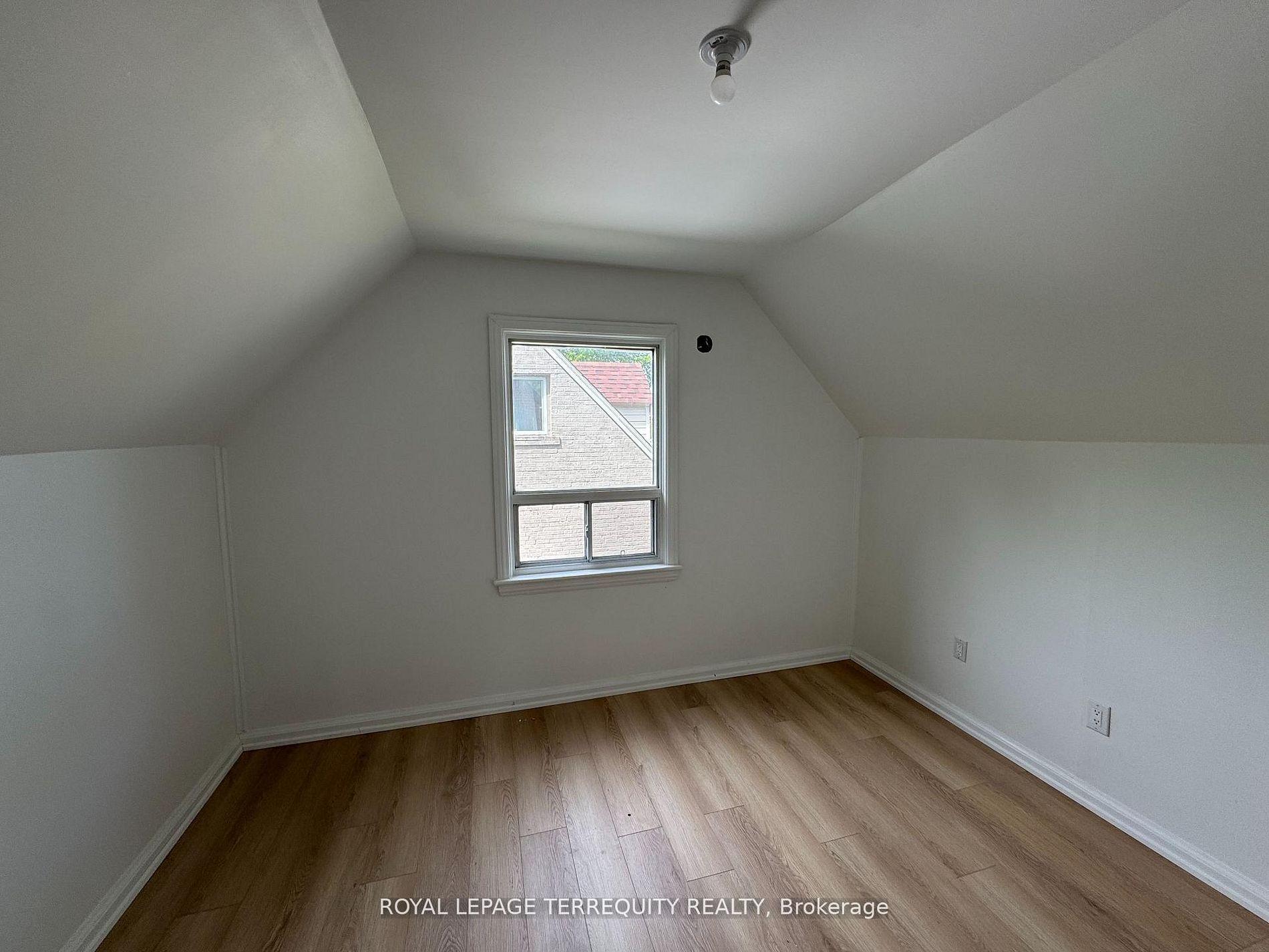 191 Finch Avenue W, Toronto 5