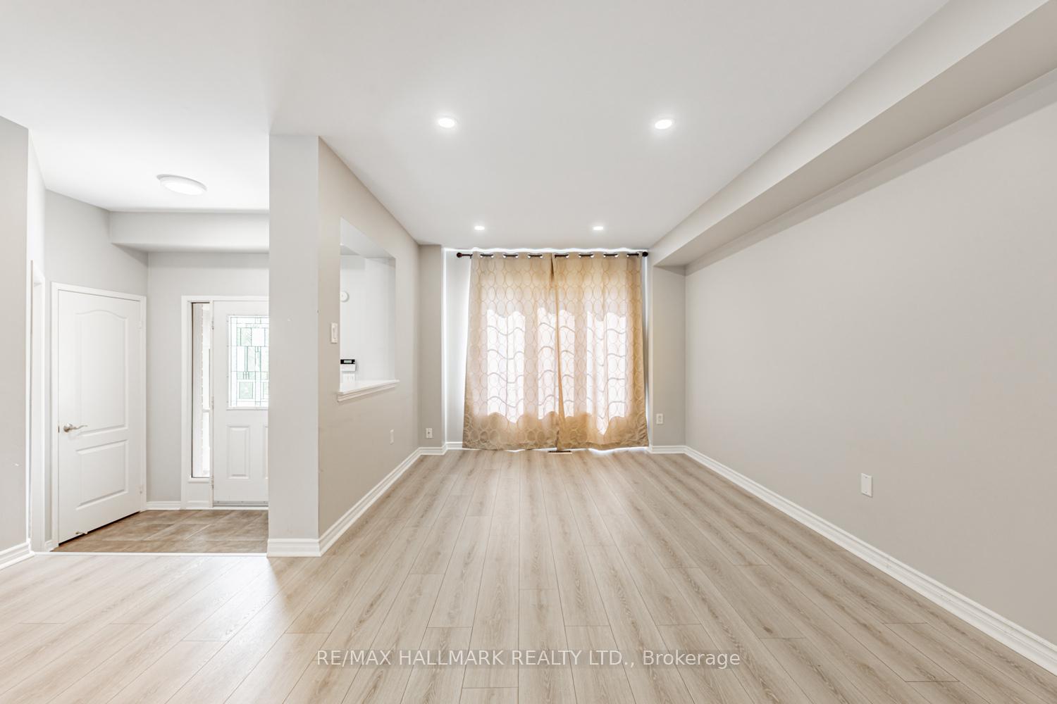 6 Dollery Gate, Ajax 2