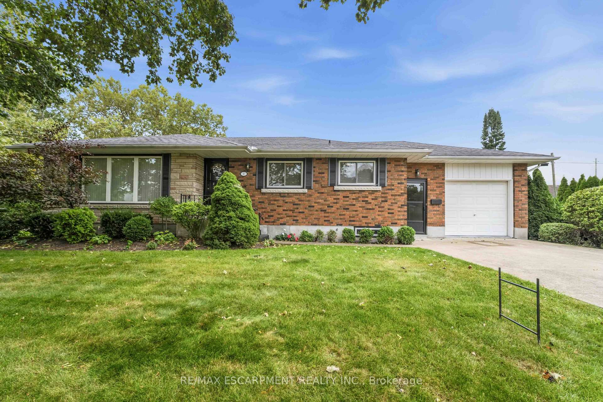 4 Regina Avenue, St. Catharines 2