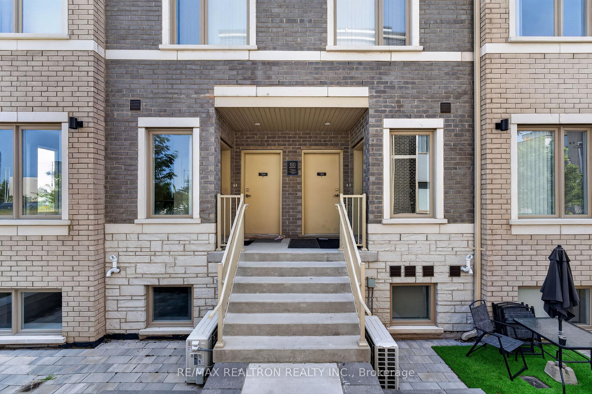 343 - 100 Honeycrisp Crescent, Vaughan 2