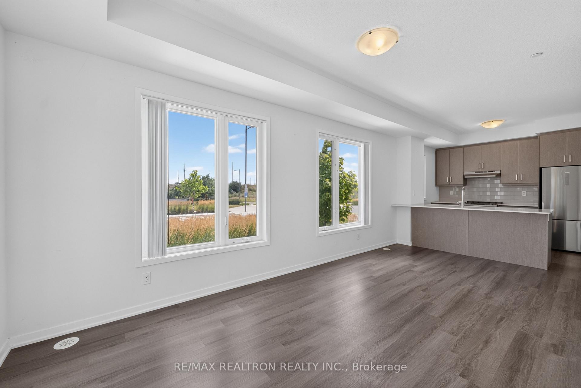 343 - 100 Honeycrisp Crescent, Vaughan 5
