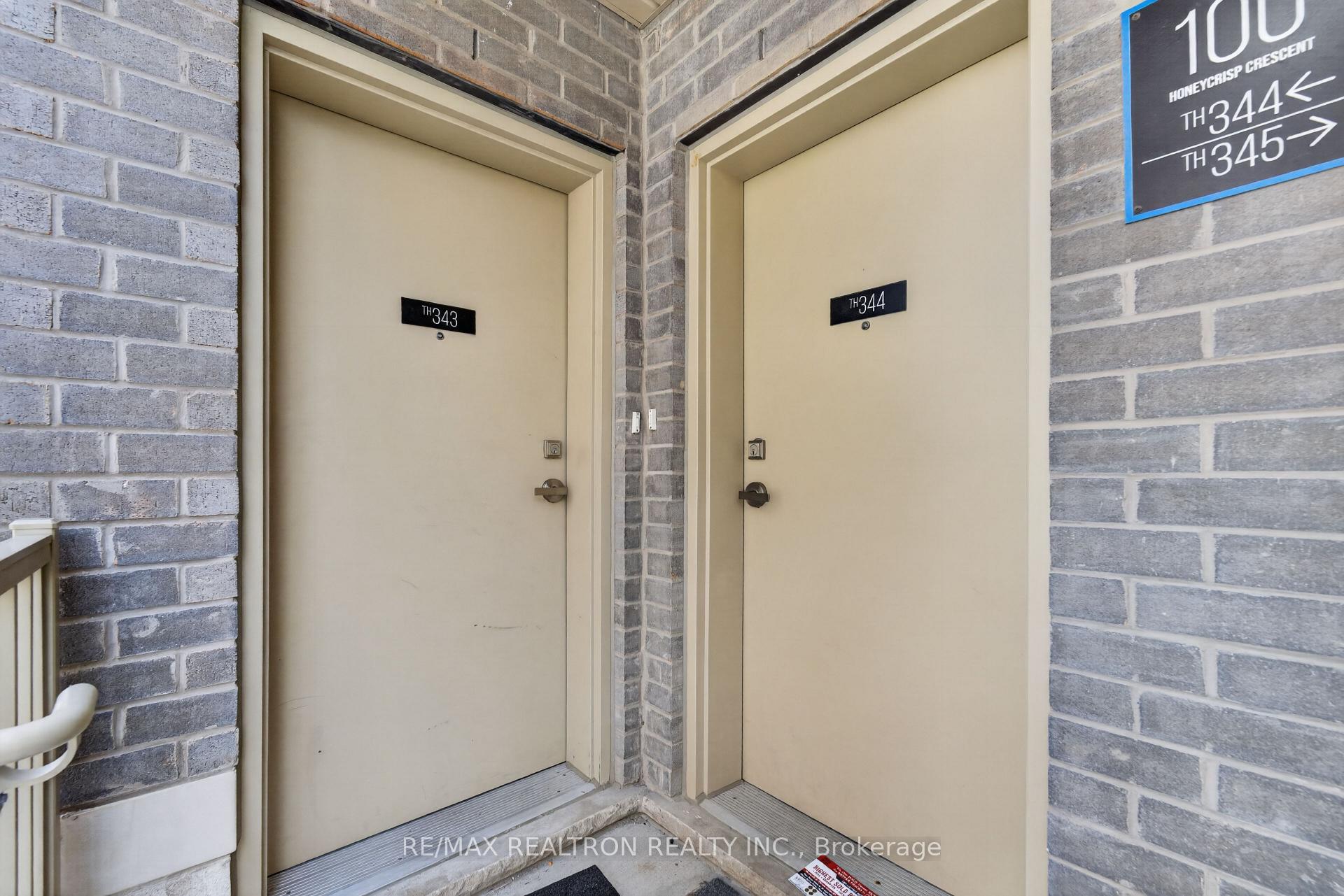 343 - 100 Honeycrisp Crescent, Vaughan 3