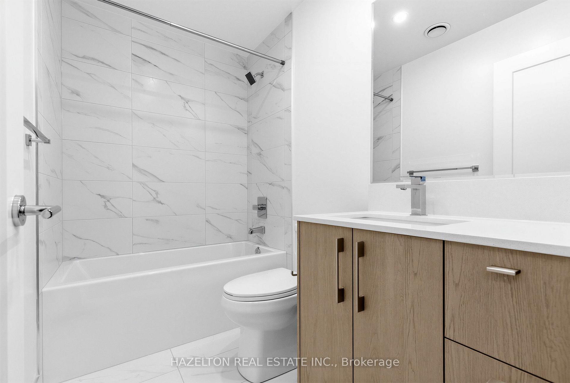 711 - 8 Manor Road W, Toronto 5