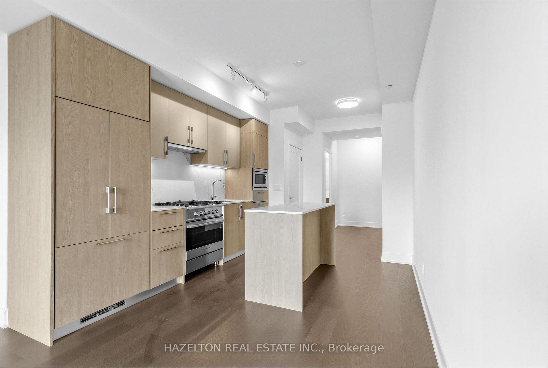711 - 8 Manor Road W, Toronto 3