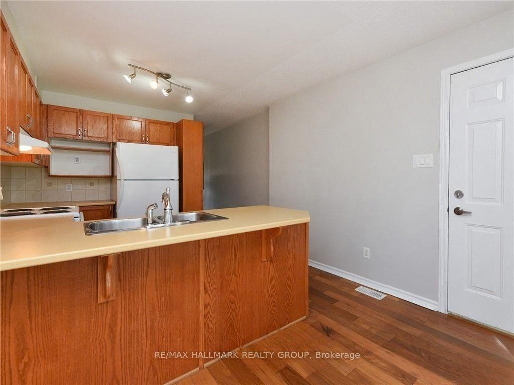 386 Crownridge Drive, Ottawa 5