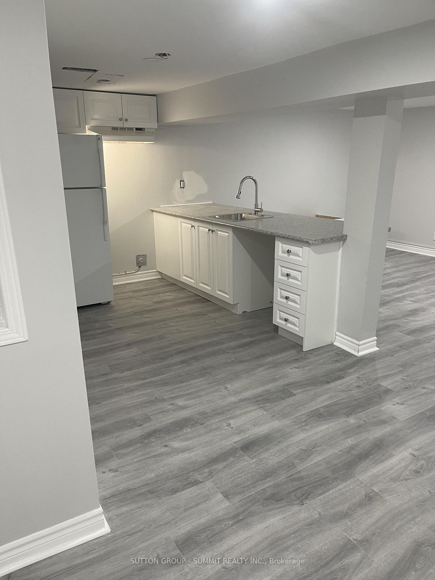 2257 Hanbury Court, Burlington 5