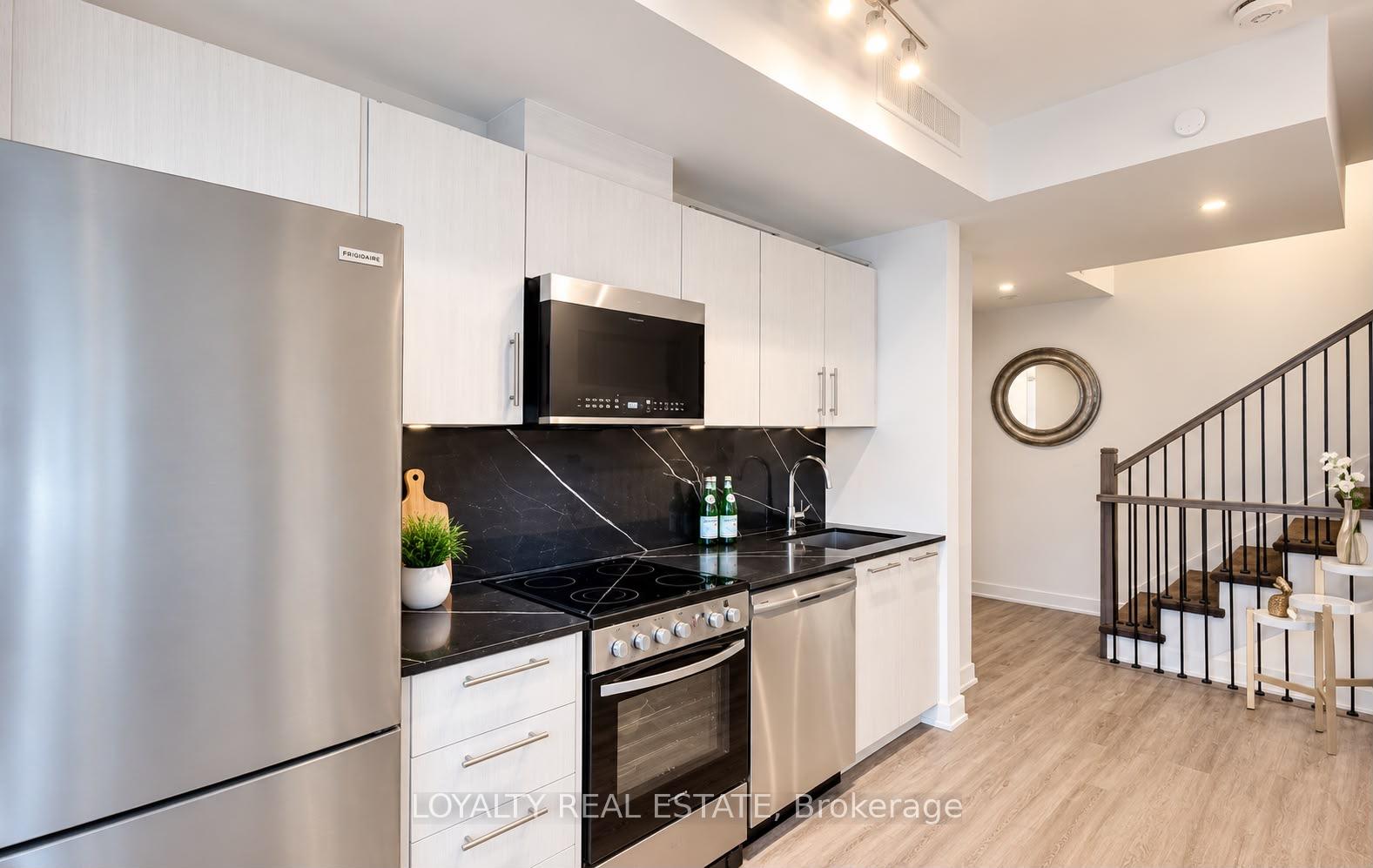 28 - 861 Sheppard Avenue W, Toronto 4