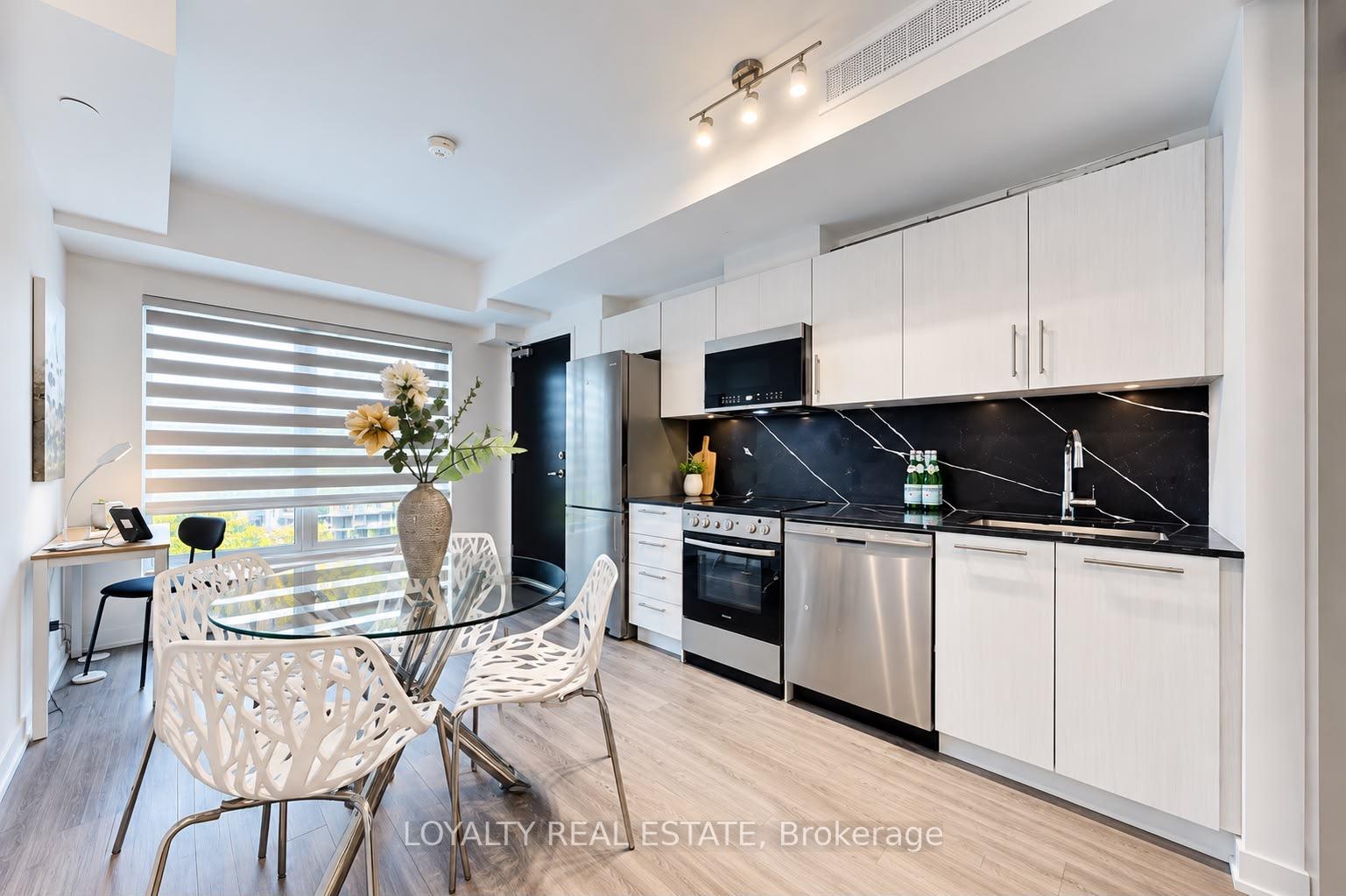 28 - 861 Sheppard Avenue W, Toronto 2