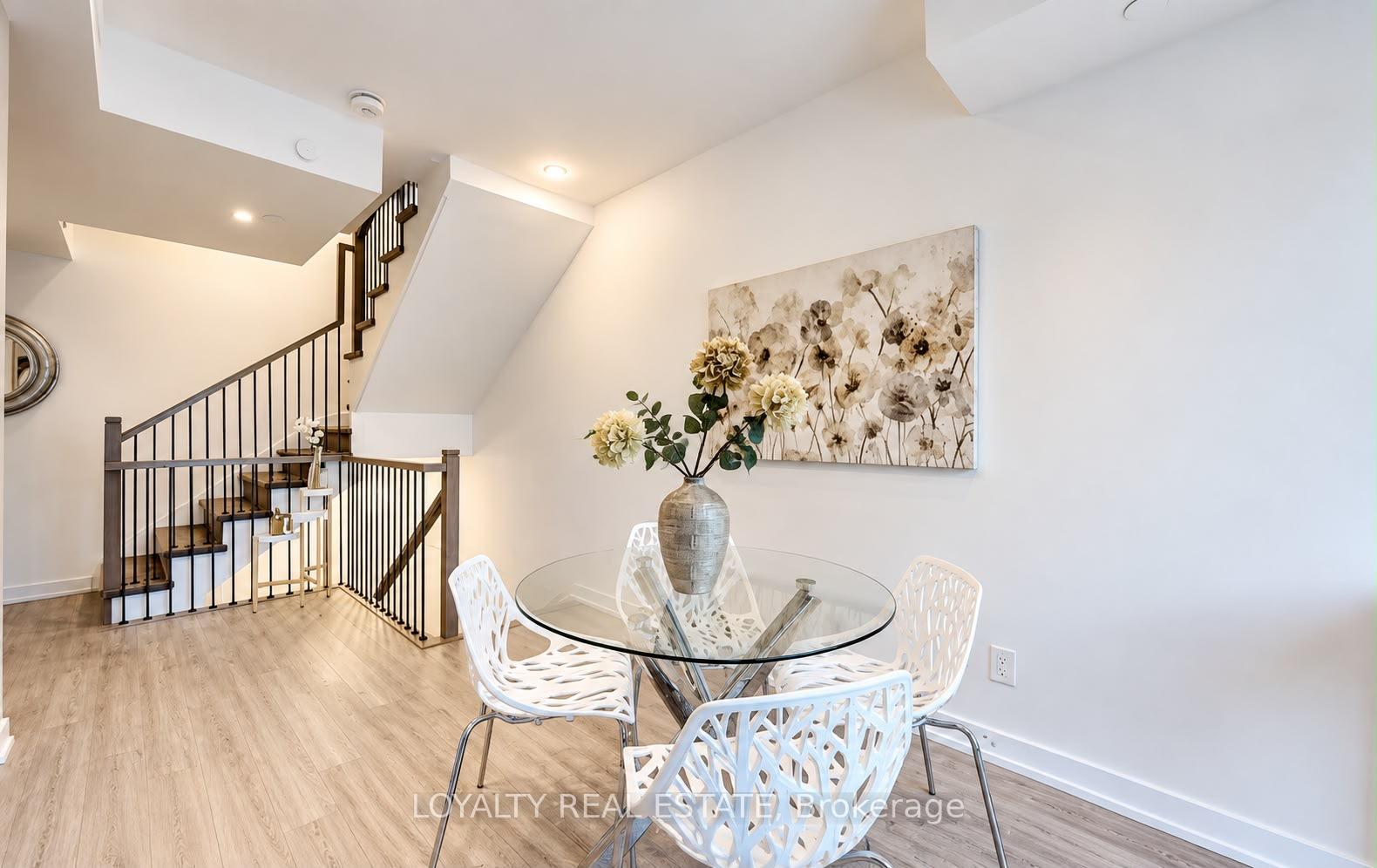 28 - 861 Sheppard Avenue W, Toronto 3