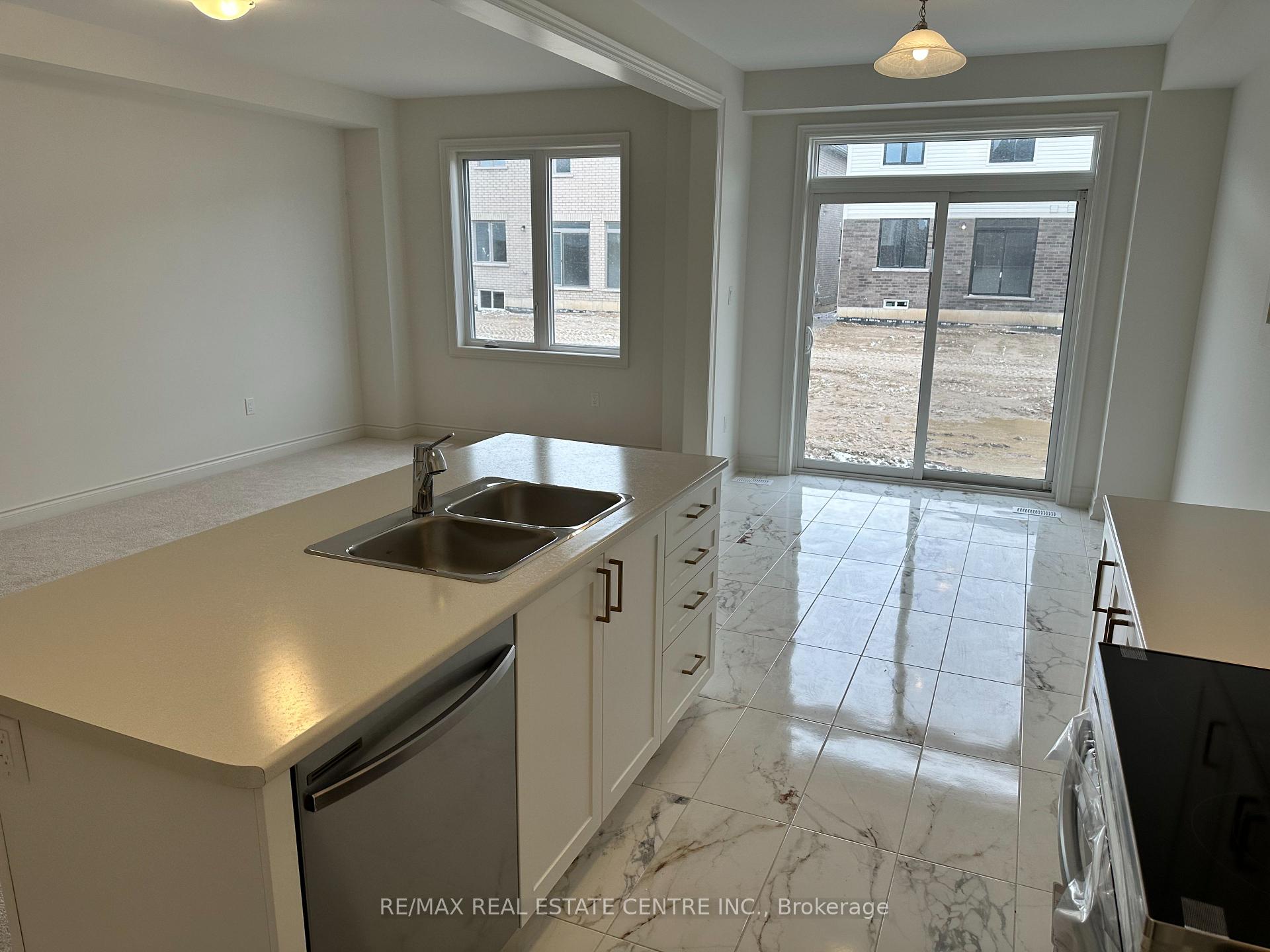 214 Elliot Avenue W, Centre Wellington 5