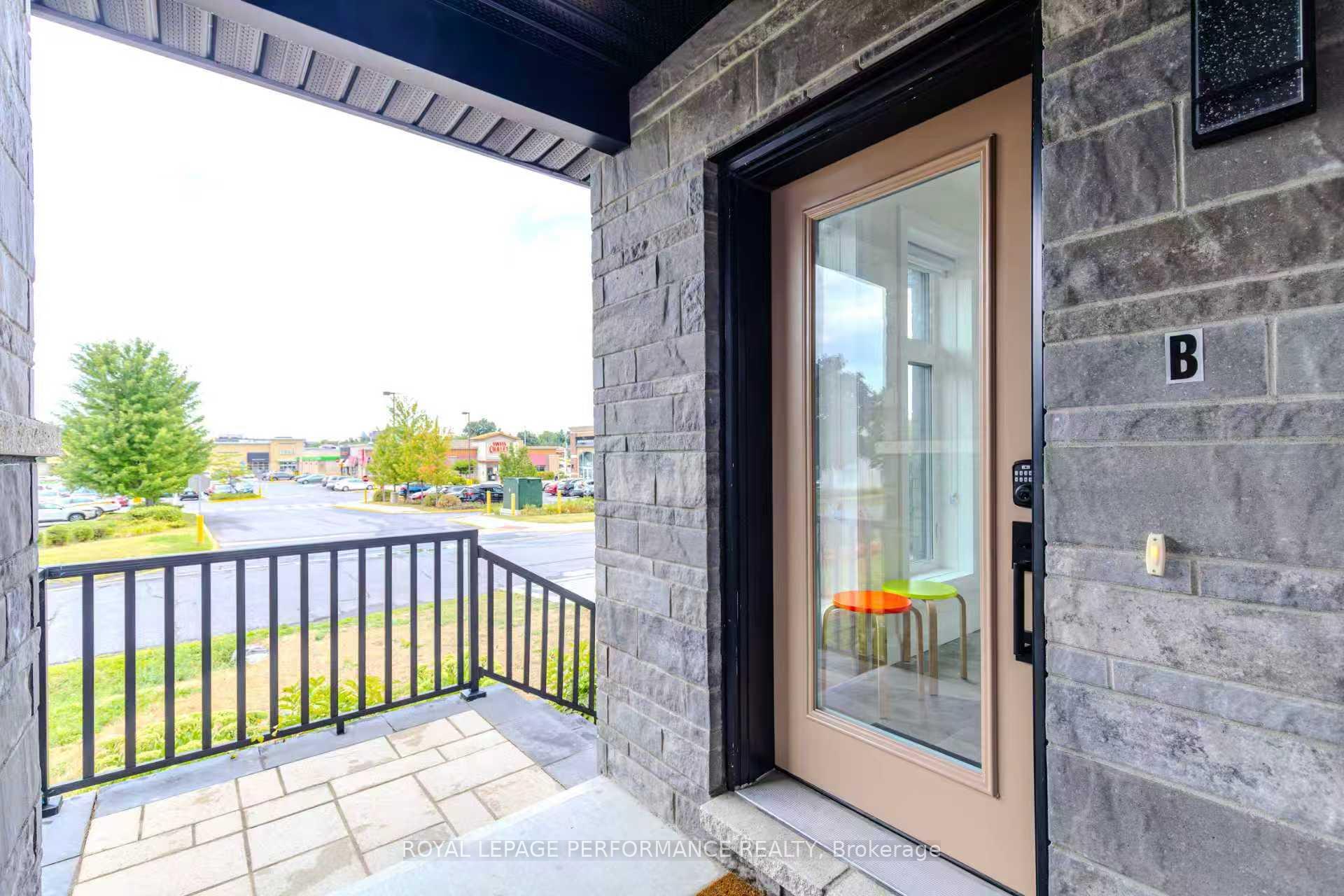 Unit B - 819 AARON Avenue, Ottawa 2