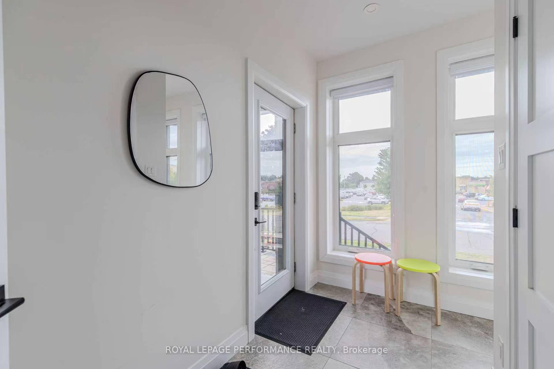 Unit B - 819 AARON Avenue, Ottawa 3