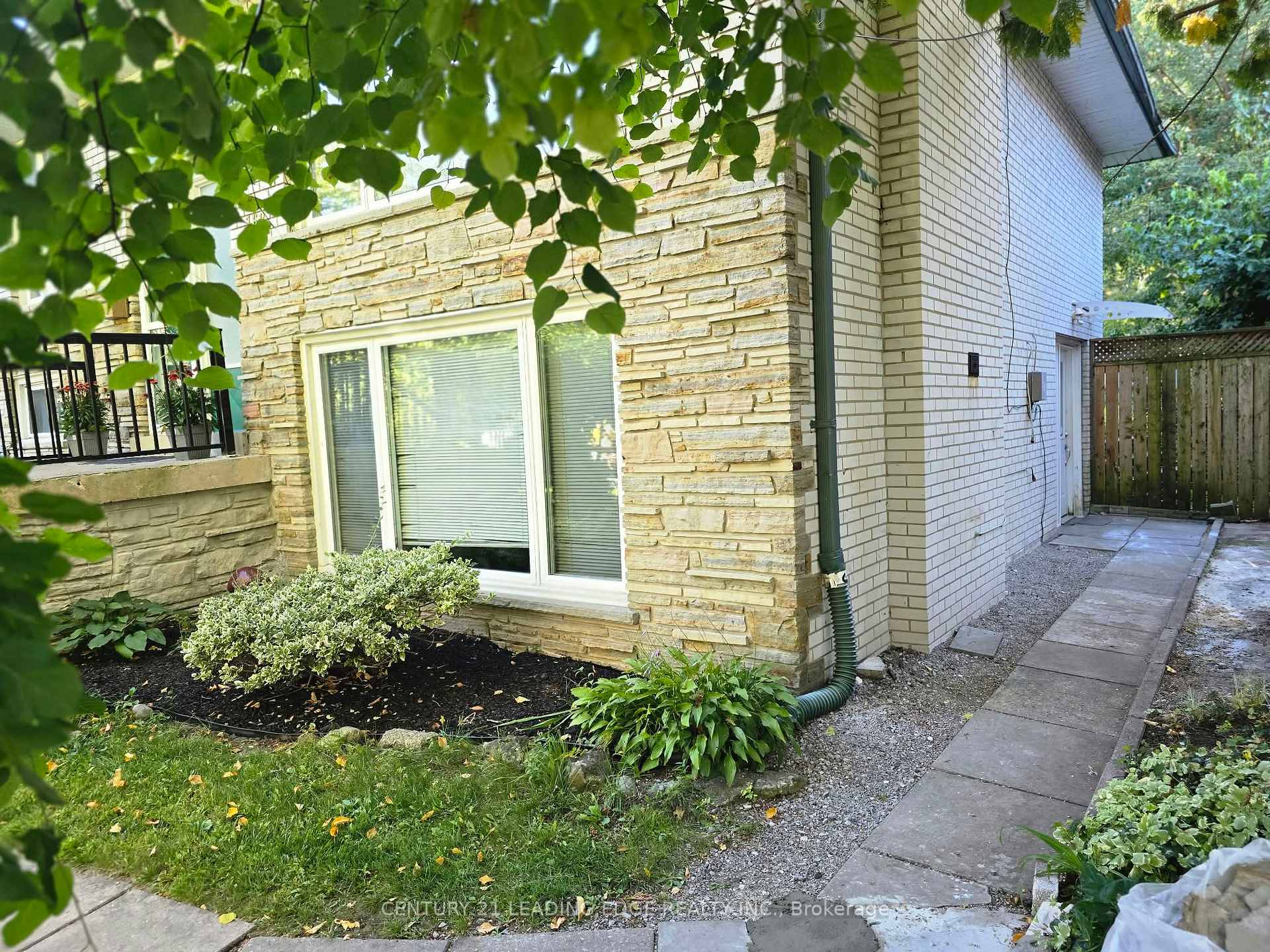 Lower Level - 168 Meadowvale Road, Toronto 2
