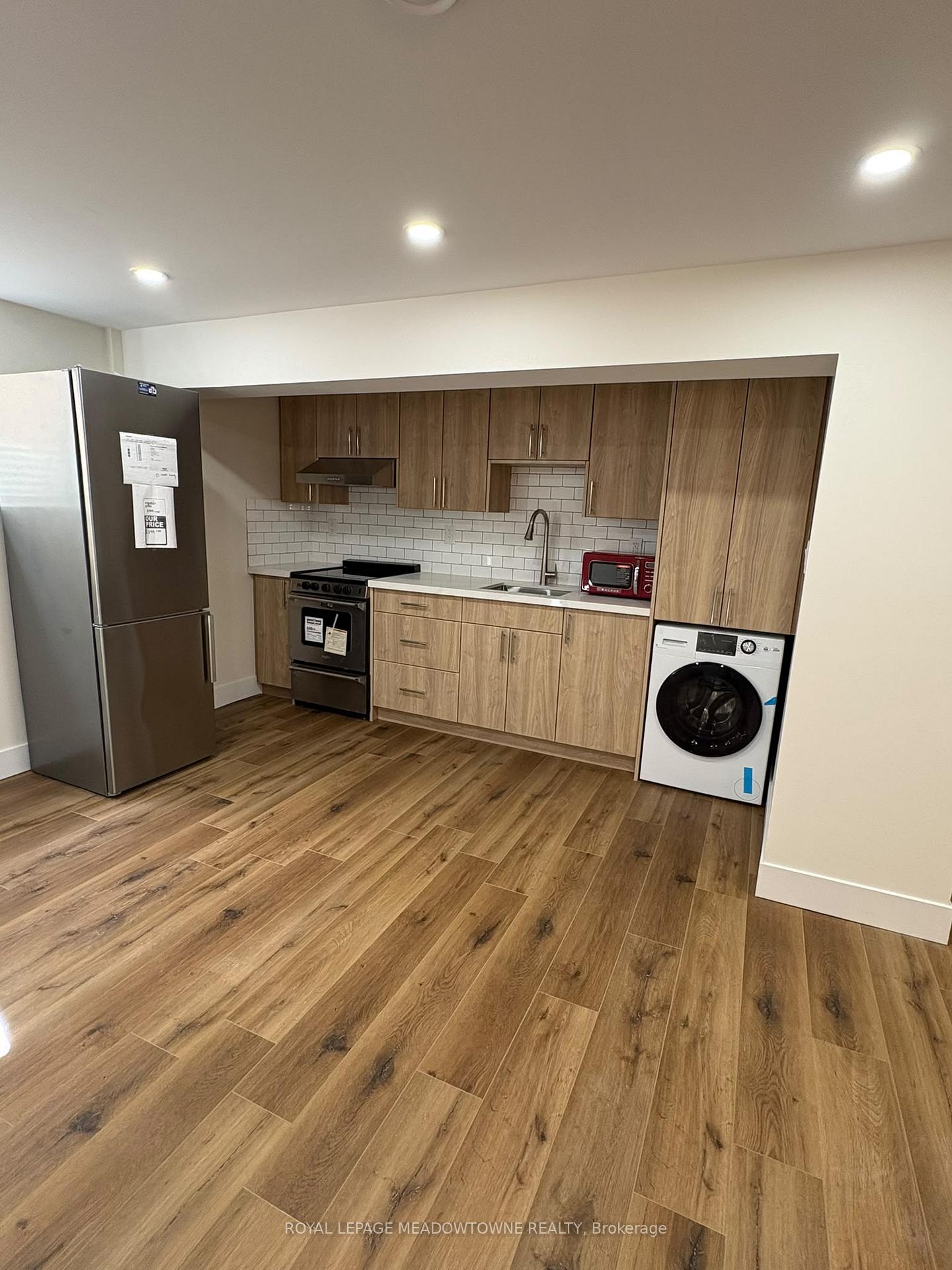 BSMT - 1018 Willow Drive, London South 5