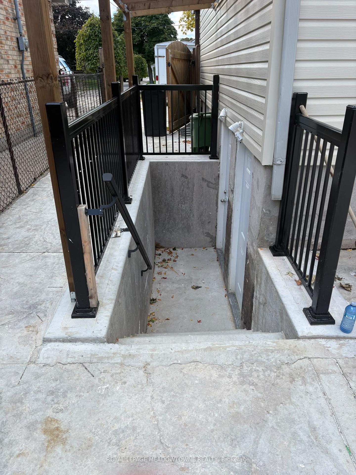 BSMT - 1018 Willow Drive, London South 3