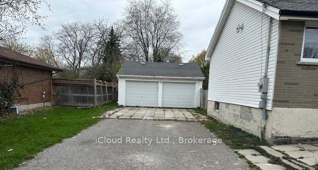 72 Thickson Road N, Whitby 3
