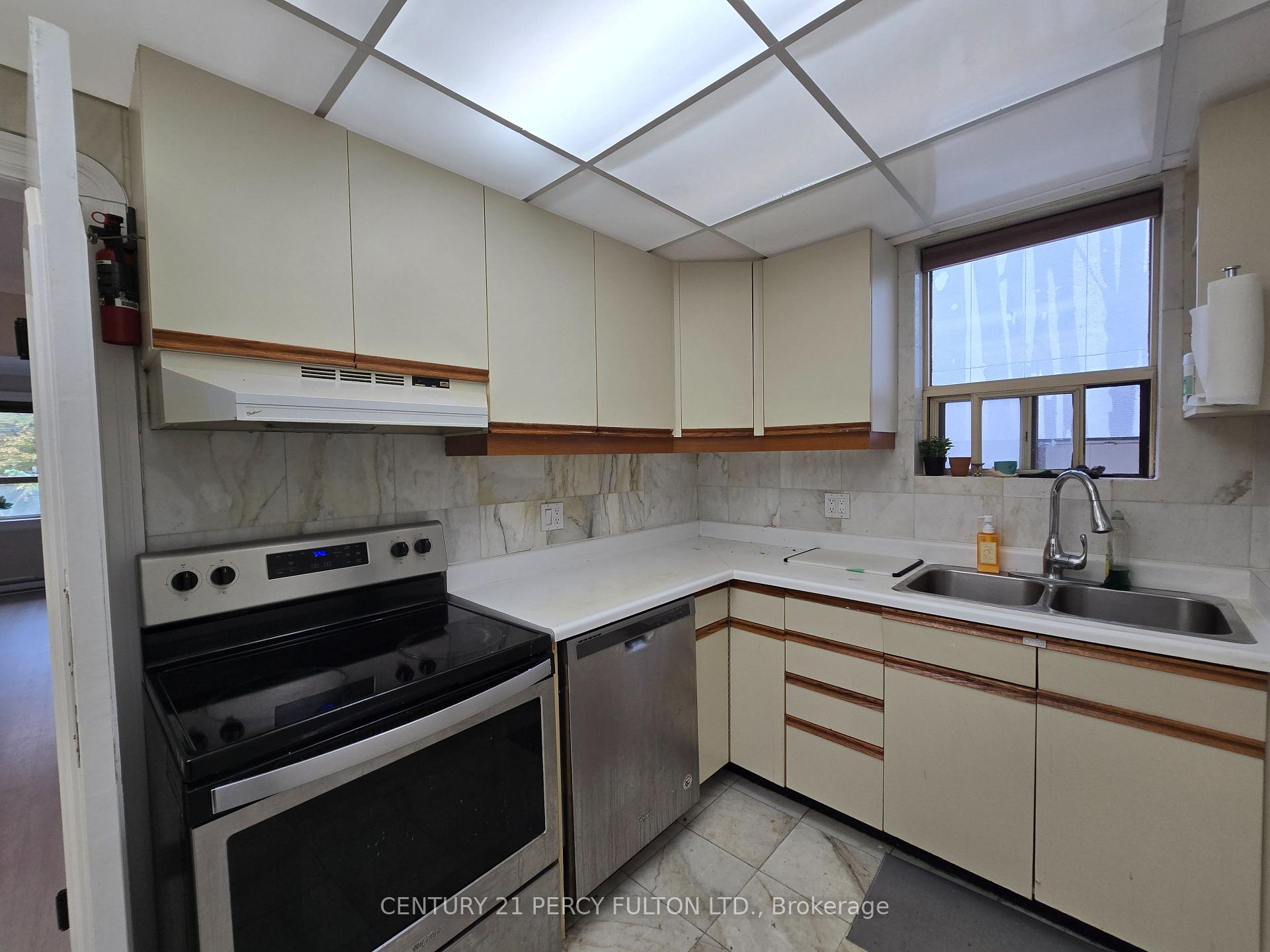 40 B - 40 Hillsdale Avenue E, Toronto 5