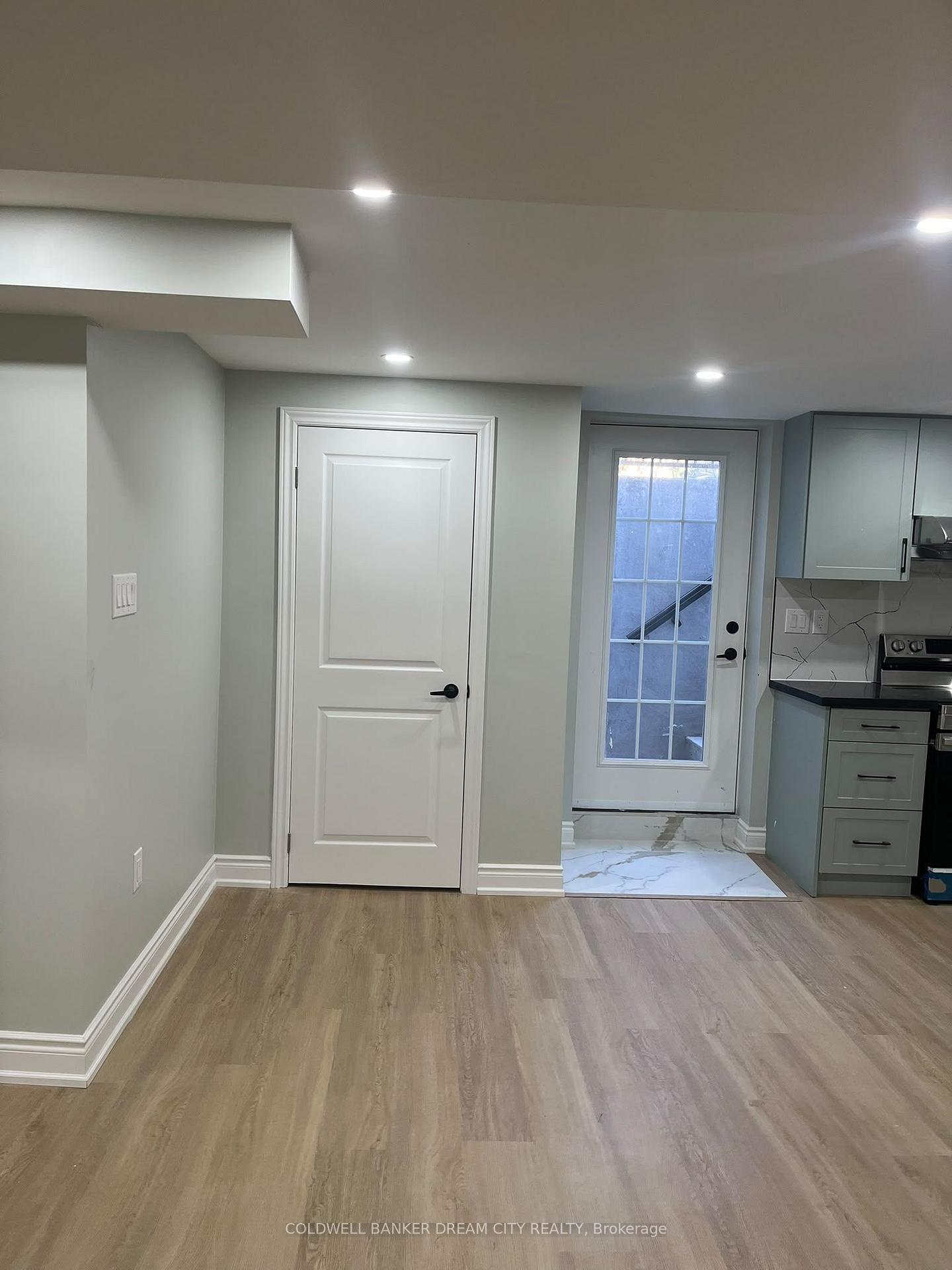 21 Hartford Trail, Brampton 4