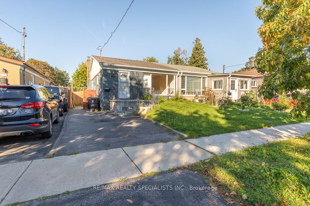 17 Huddleston Court Toronto Ontario Canada Sale residential Shiv Sharma RE/MAX Realty Specialists Inc., Brokerage*