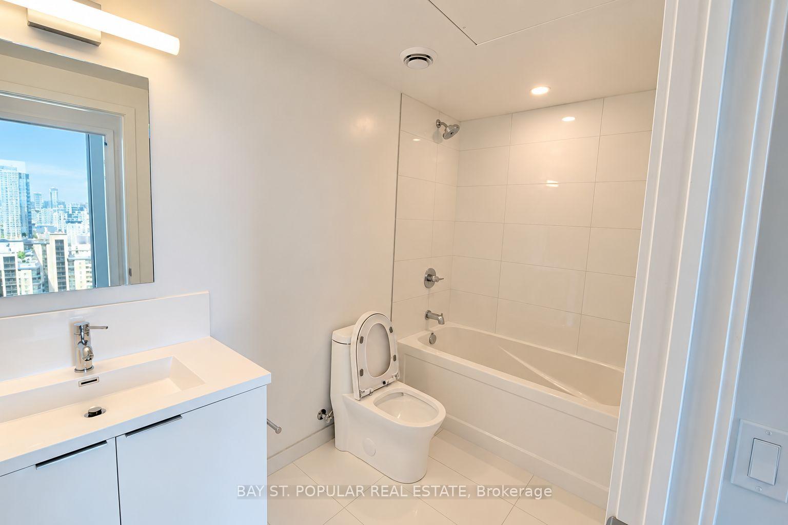 2101 - 238 Simcoe Street, Toronto 4