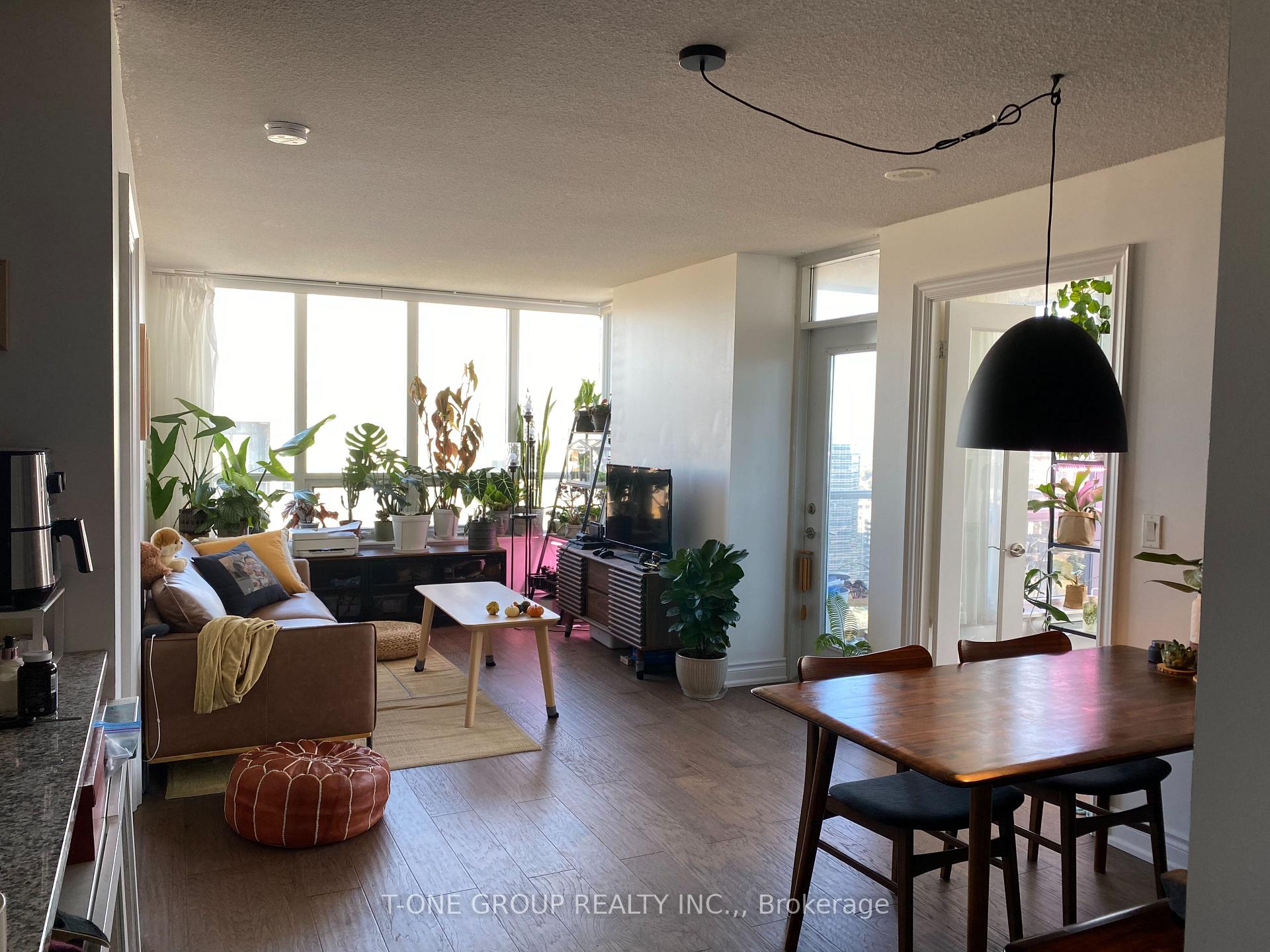 2713 - 15 Greenview Avenue, Toronto 5