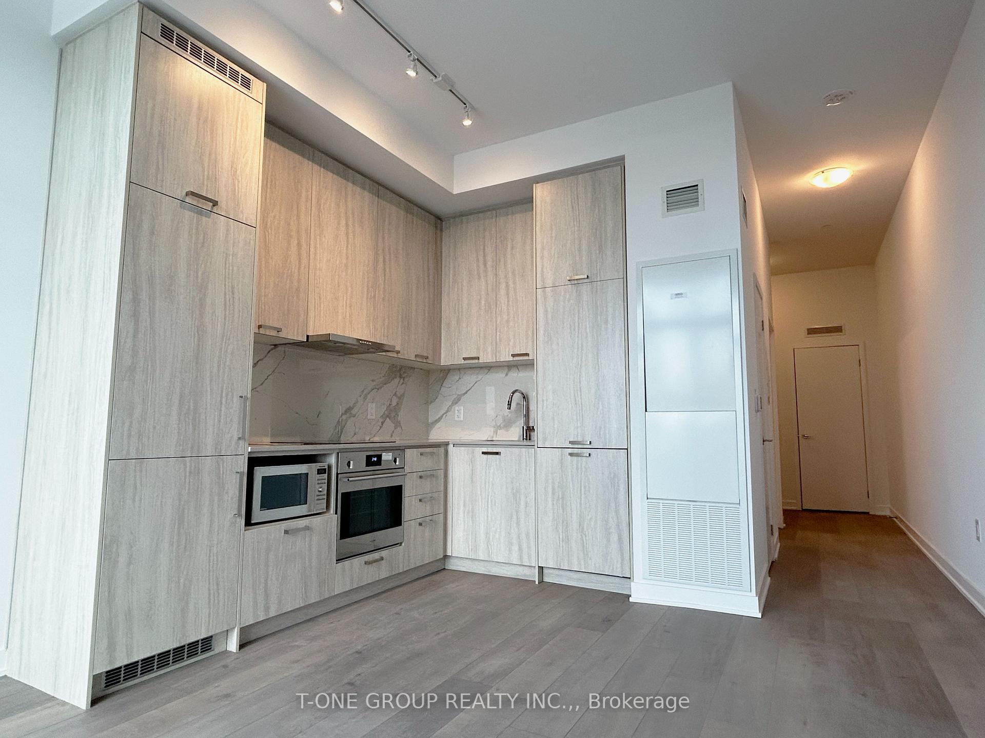 312 - 38 Honeycrisp Crescent, Vaughan 3