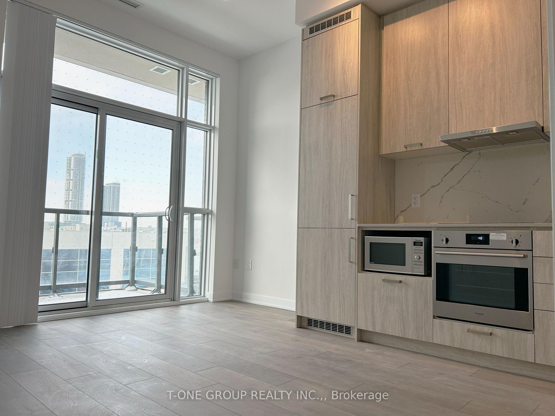 312 - 38 Honeycrisp Crescent, Vaughan 2