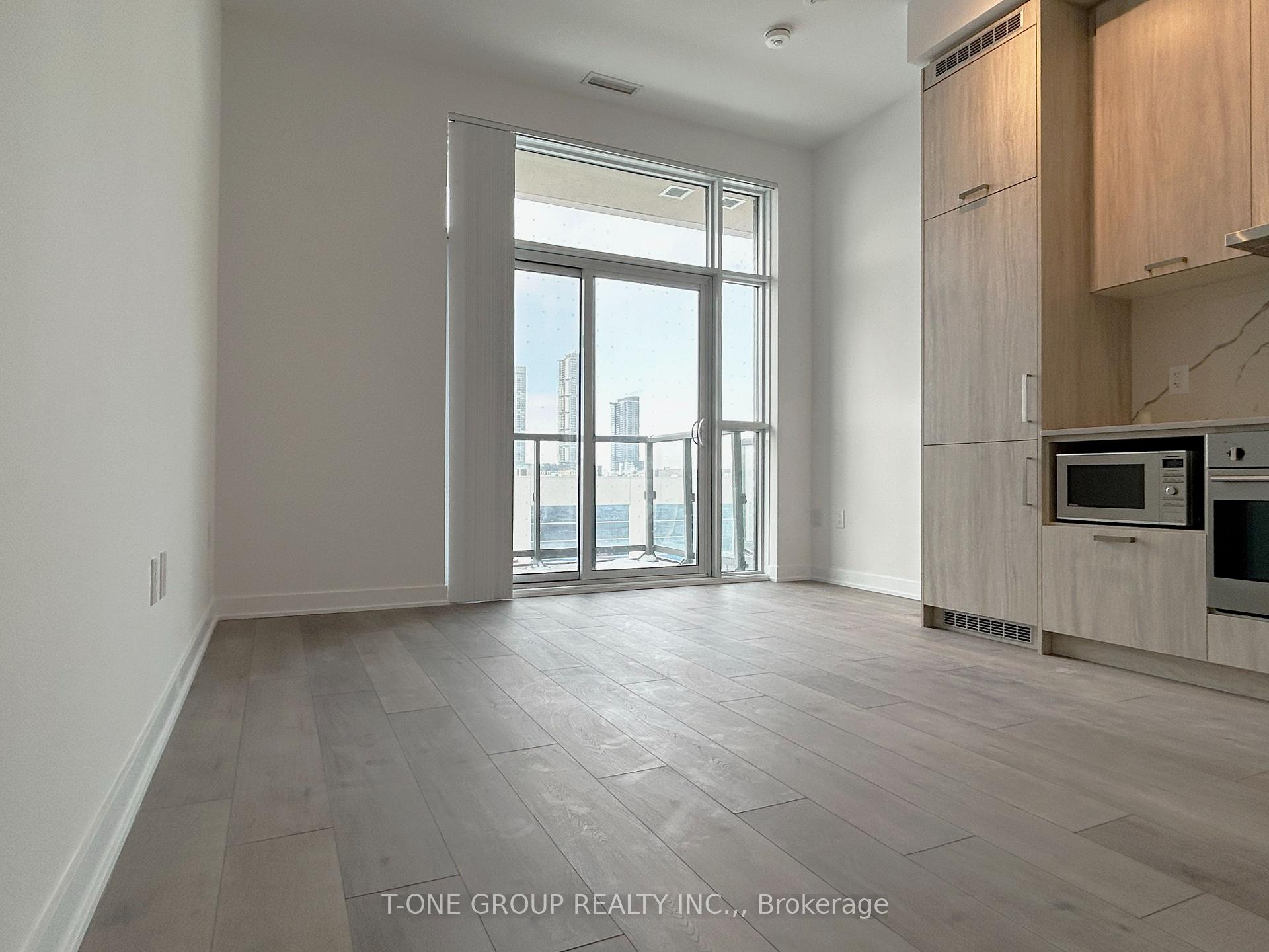 312 - 38 Honeycrisp Crescent, Vaughan 4
