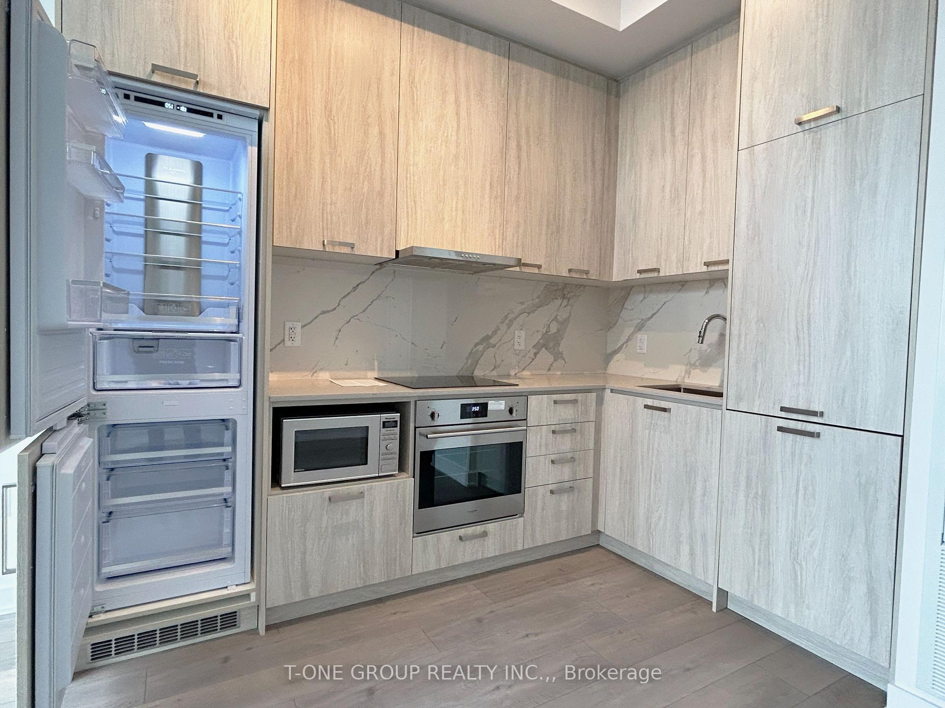 312 - 38 Honeycrisp Crescent, Vaughan 5