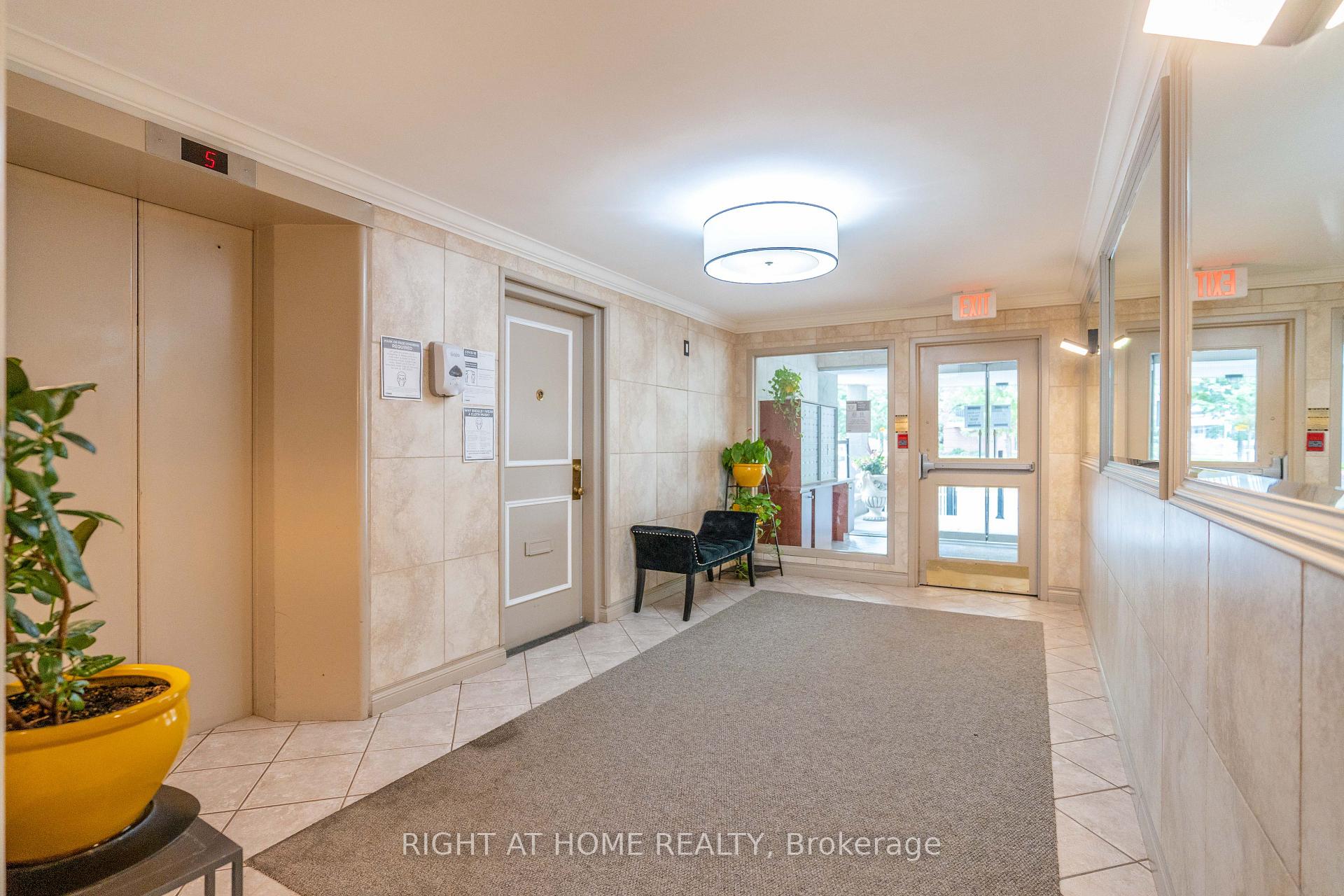 502 - 2 Ridelle Avenue, Toronto 5