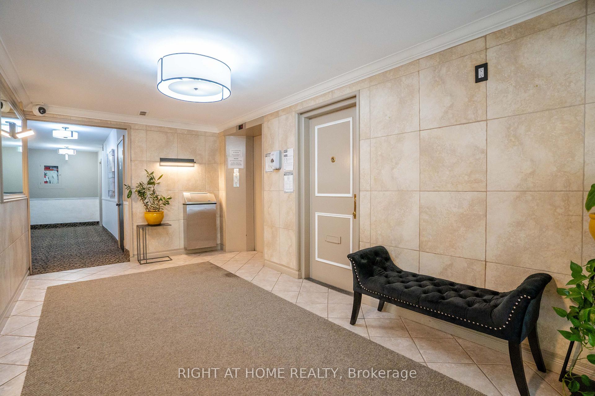 502 - 2 Ridelle Avenue, Toronto 4